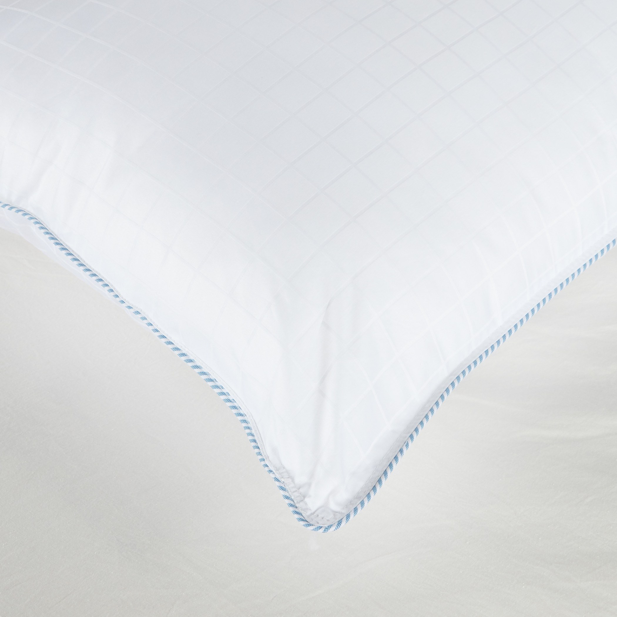 وسادة واحدة بحشوة بديل زغب الريش مضادة للبكتيريا - 50x75 سم-household-bedding-pillows-image-2