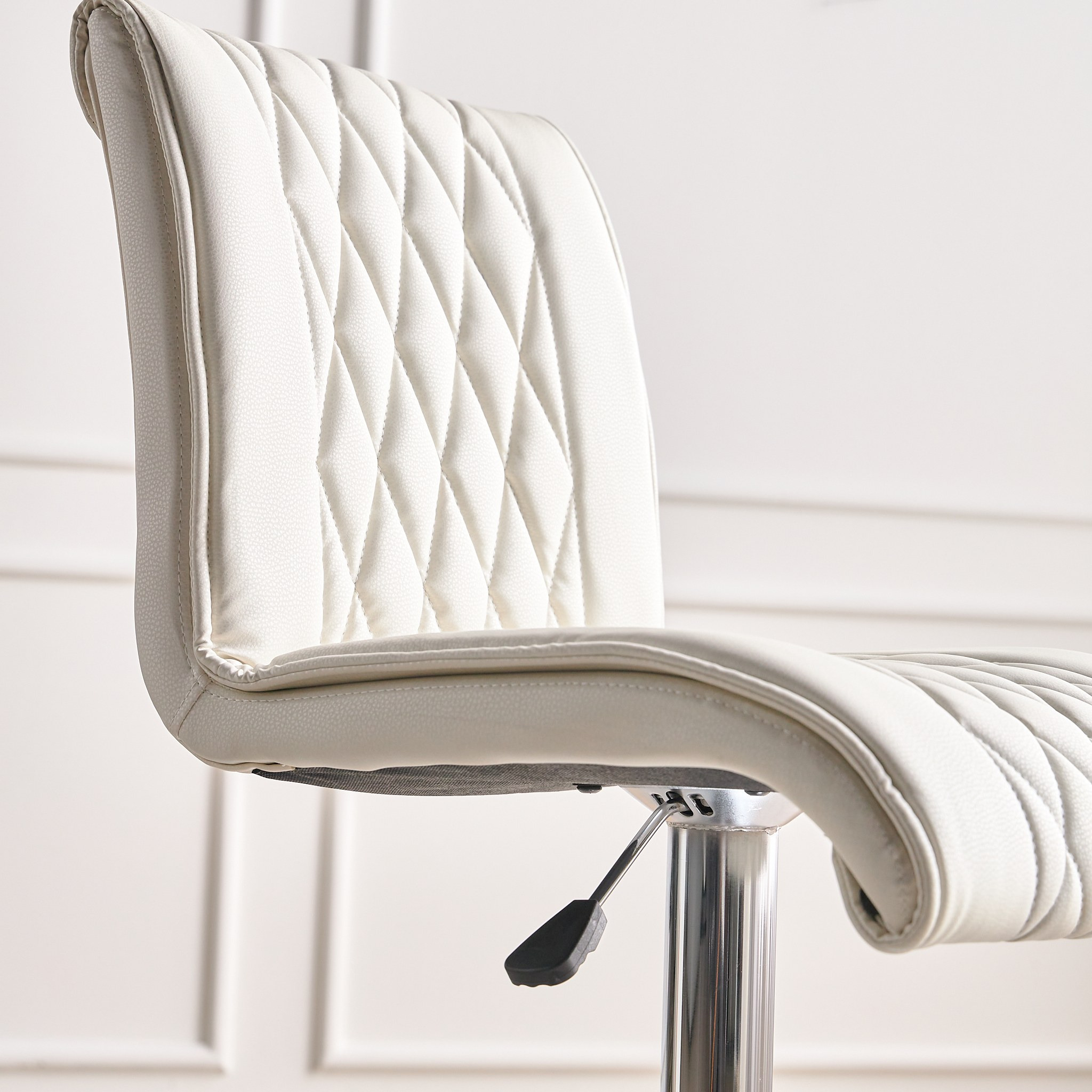 Bar stool clearance armrest