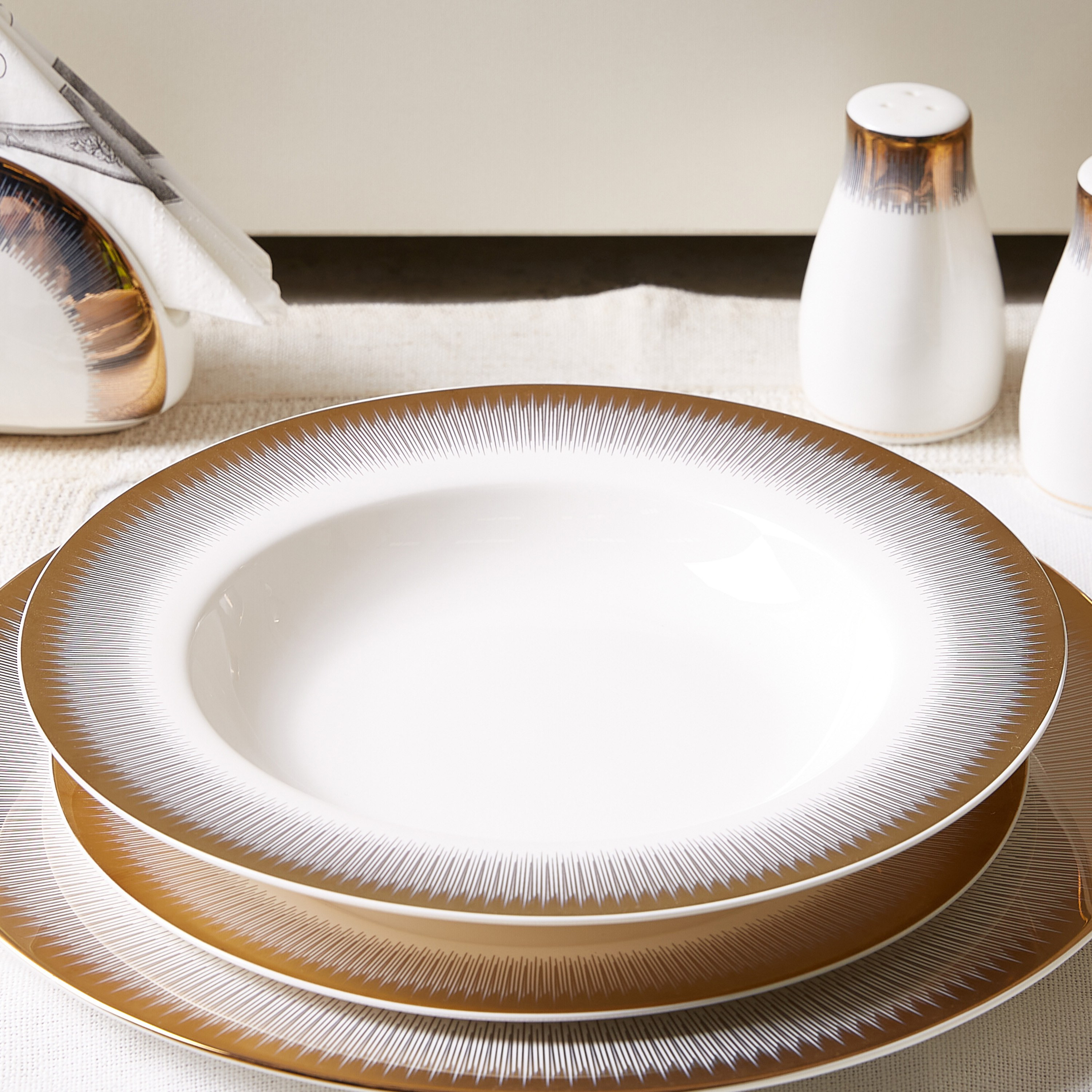 Oval shop dinner set