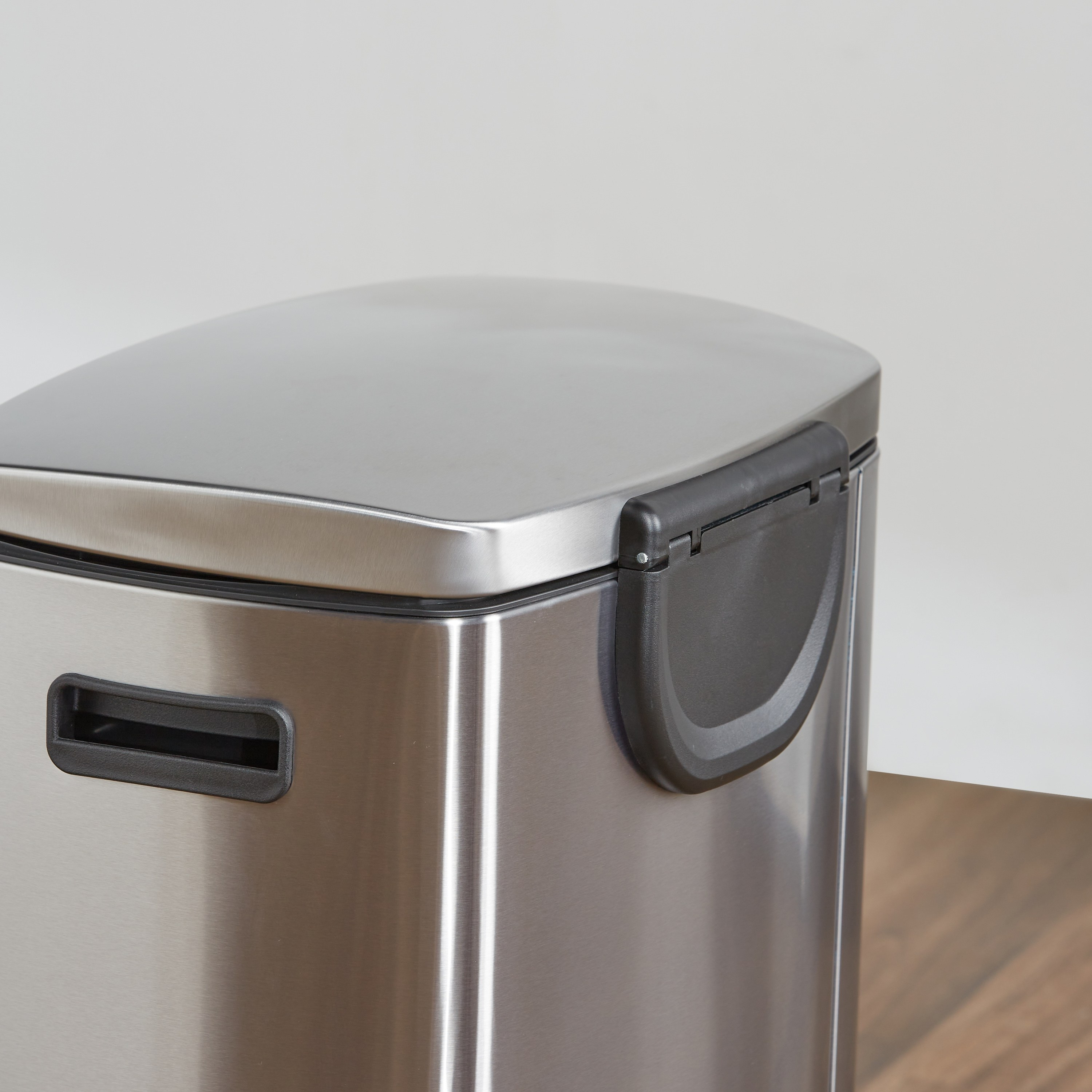 Blair Portable Bin with Pedal and Lid-household-bathandlaundry-wastebinsandaccessories-image-5