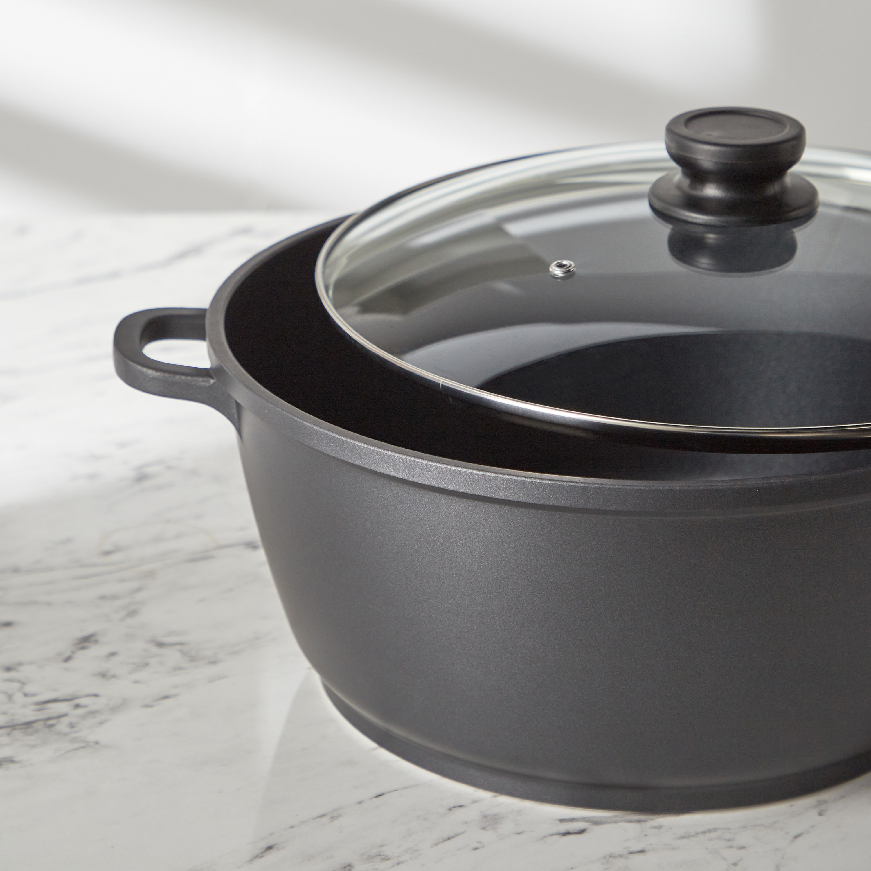 Spark Dutch Oven with Lid - 9.7 L-household-kitchen-cookware-potsandpans-image-3