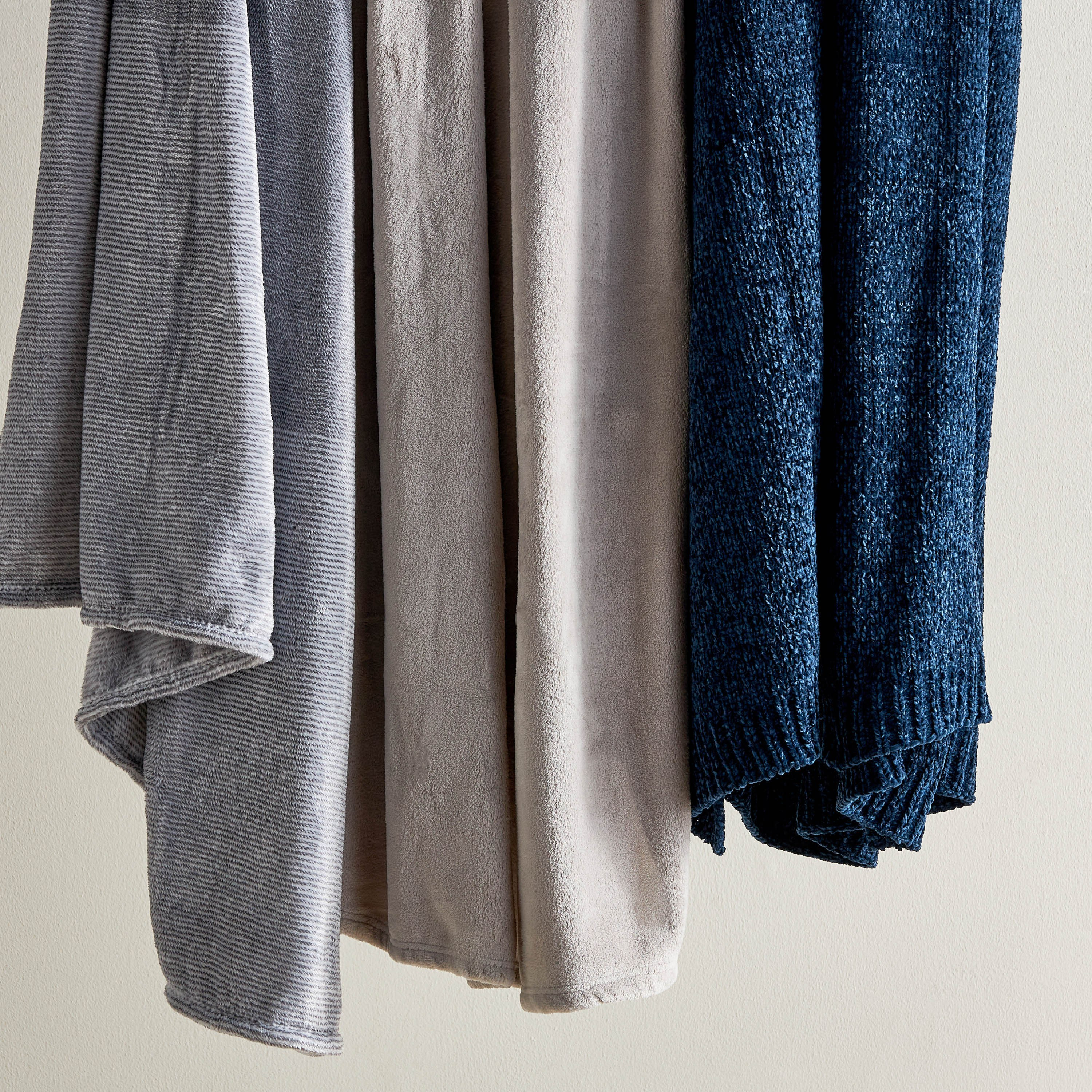 Radiant Throw - 150x200 cms-household-cushionsandthrows-throwsandblankets-throws-image-3