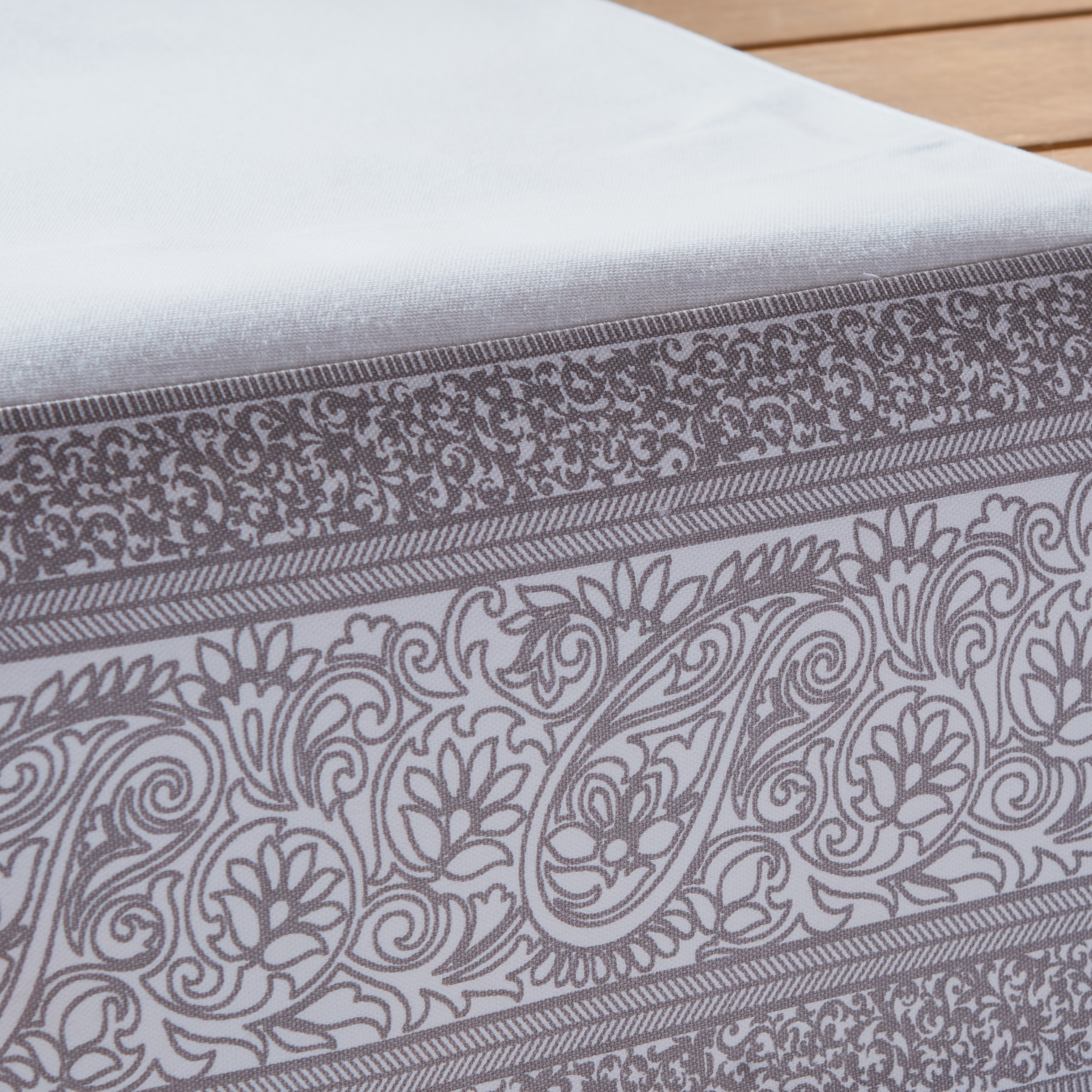 مفرش طاولة من أورنات-household-dining-tablelinen-runnersandtablecovers-image-2