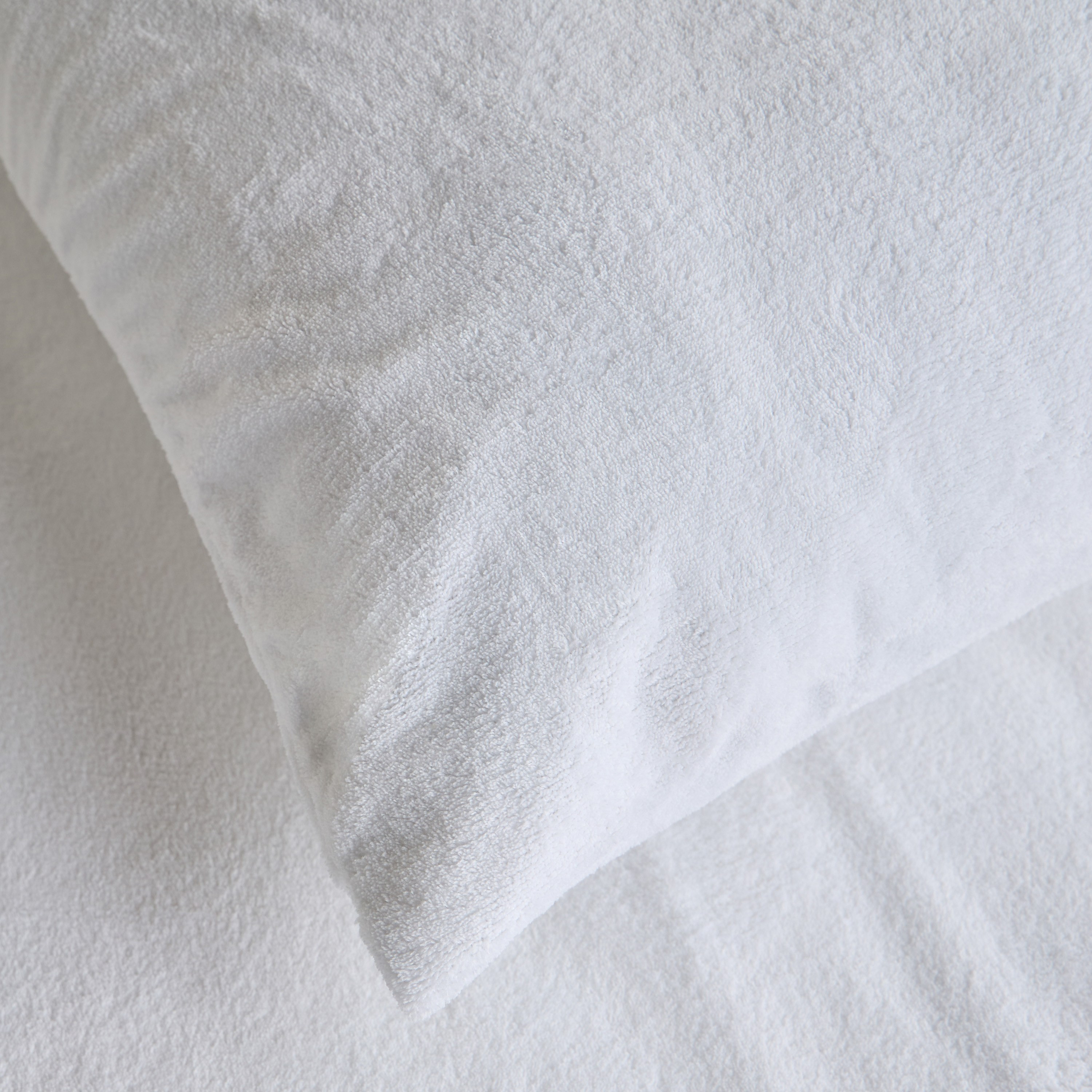 Coral Pillow Protector - 50x90 cm-household-bedding-mattresstoppersandprotectors-pillowprotectors-image-2