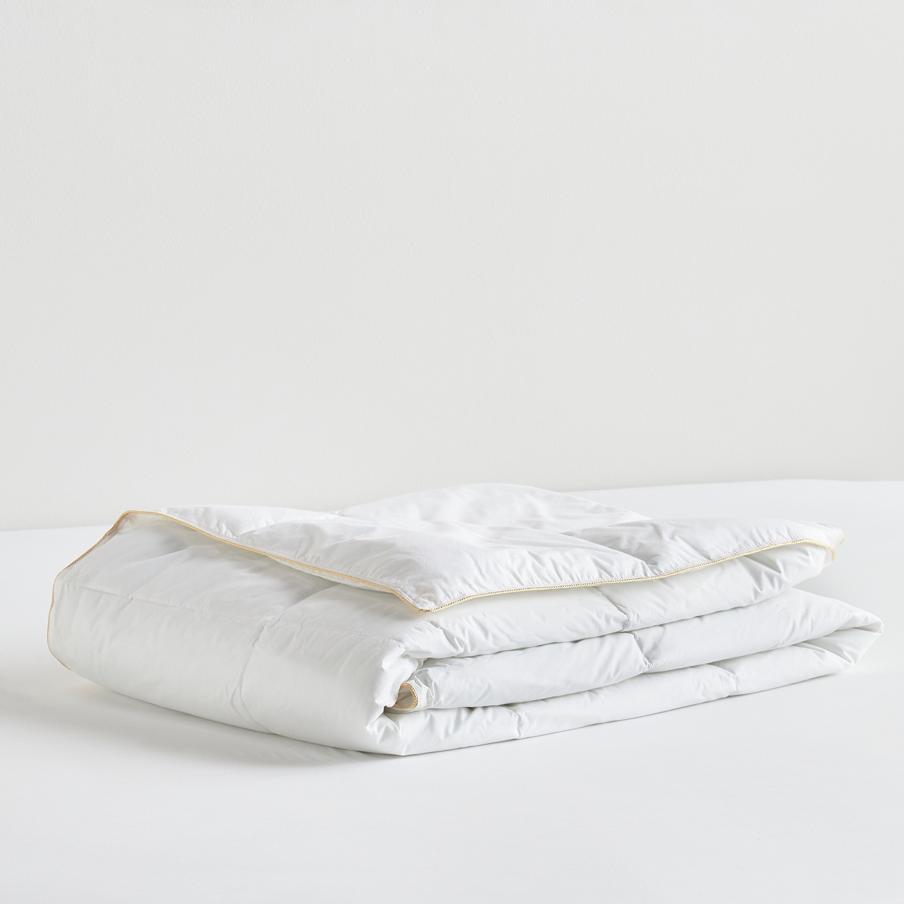 لحاف كينج متوسط الدفء من بديل الريش - ميكرو - 230x220 سم-household-bedding-duvetandcovers-duvets-image-3