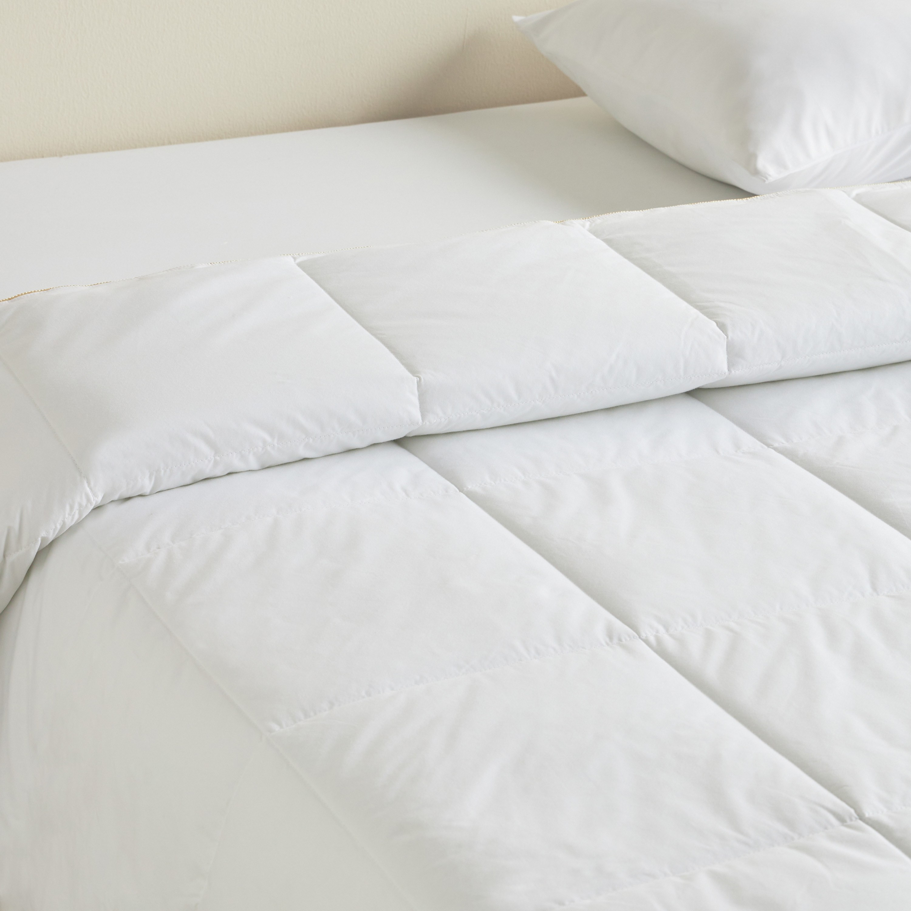 Mikro Down Alternative Mid Warm Super King Duvet - 260x220 cm-household-bedding-duvetandcovers-duvets-image-2