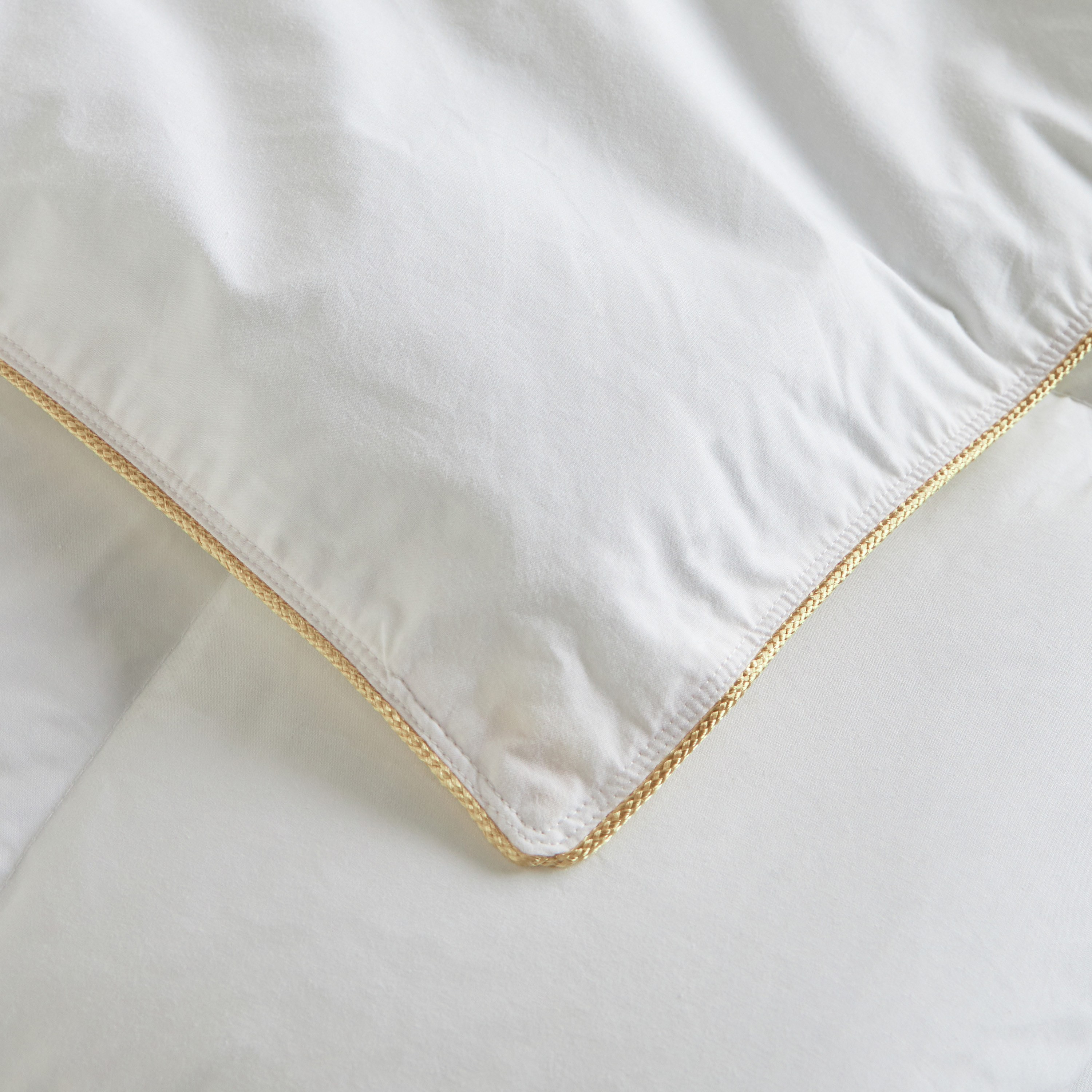 Mikro Down Alternative Mid Warm Super King Duvet - 260x220 cm-household-bedding-duvetandcovers-duvets-image-4