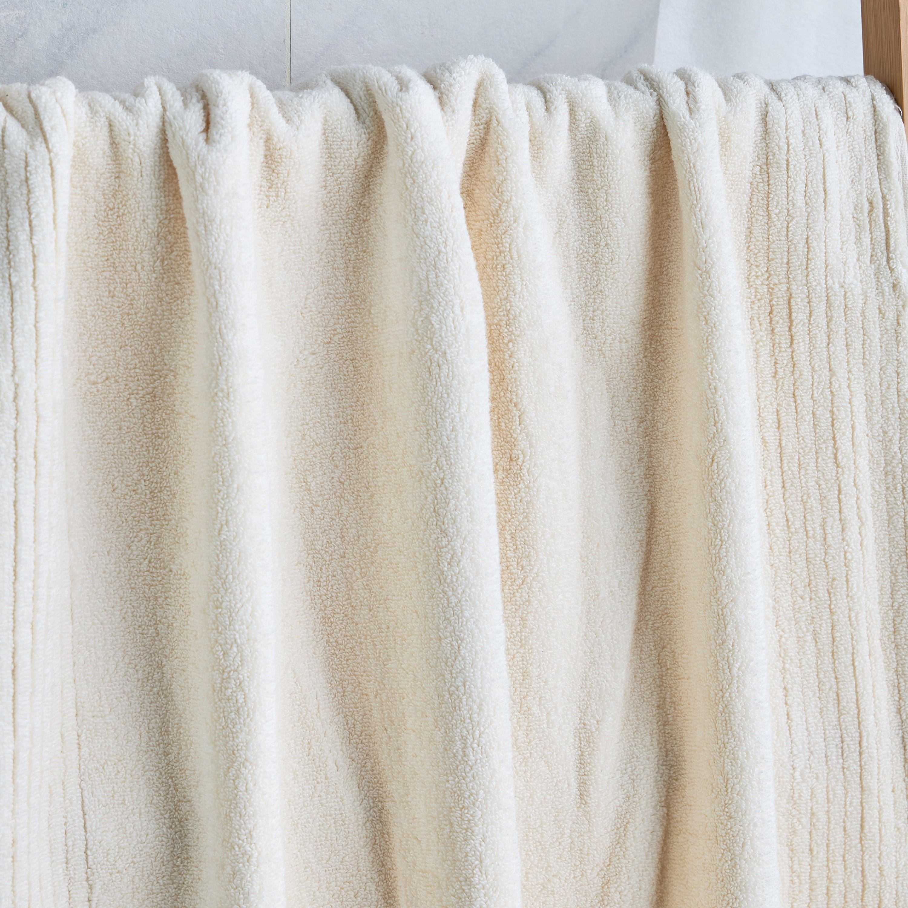 Egyptian 600 GSM Cotton Bath Towel - 70x140 cm-household-bathandlaundry-bathlinen-towels-image-2