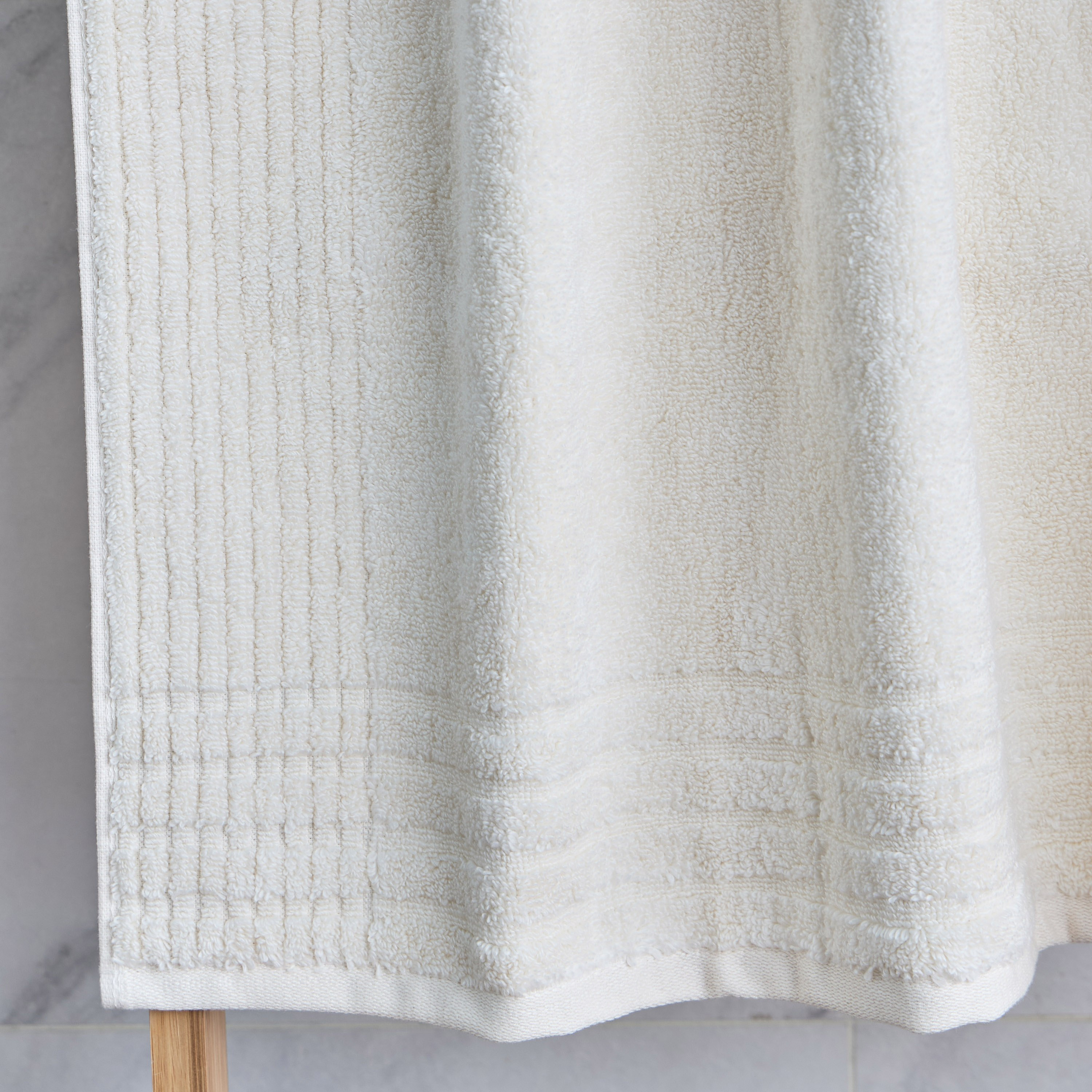 Egyptian 600 GSM Cotton Bath Towel - 70x140 cm-household-bathandlaundry-bathlinen-towels-image-3