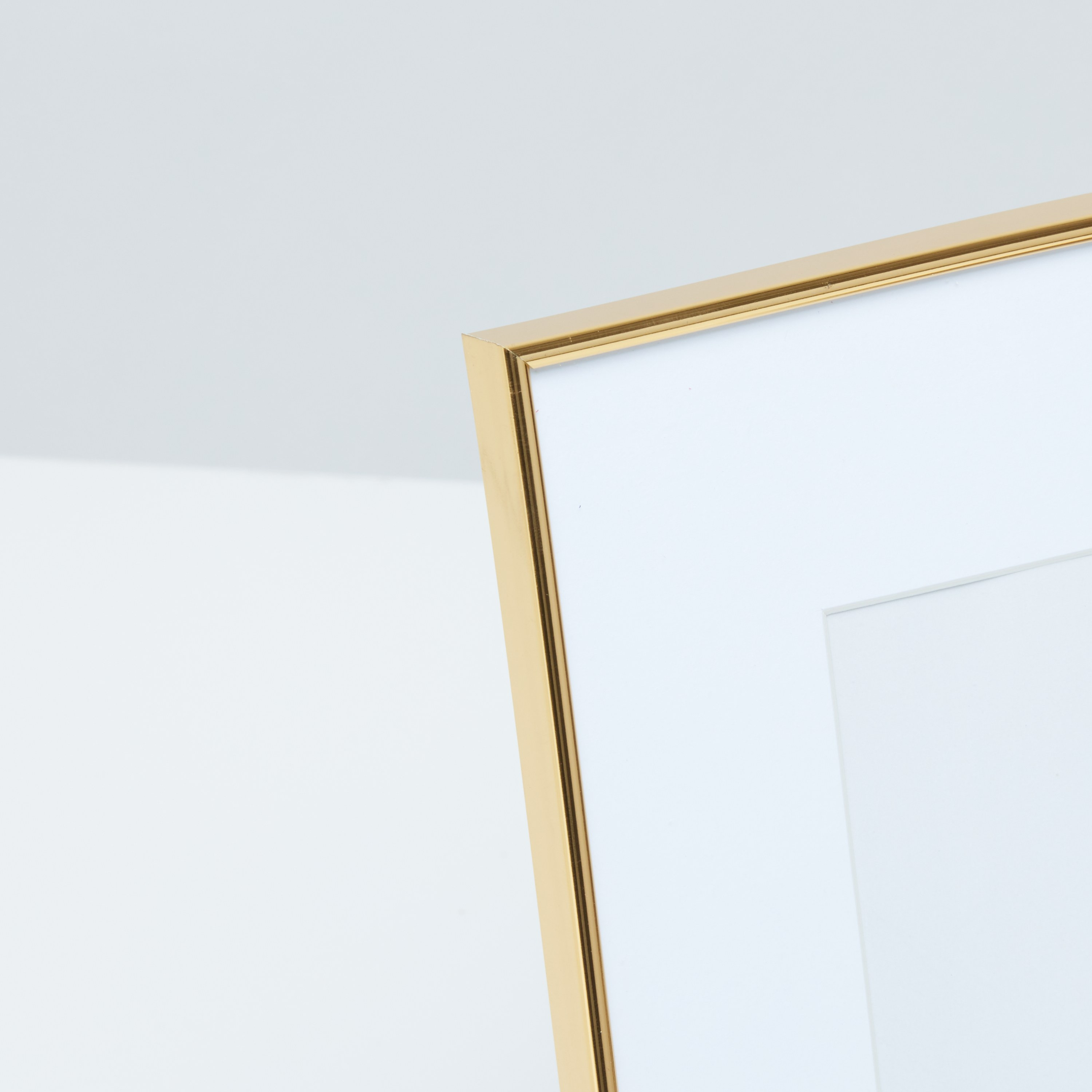Sangi Metallic Photo Frame - 5x7 inches-household-walldecorandmirrors-photoframes-image-2