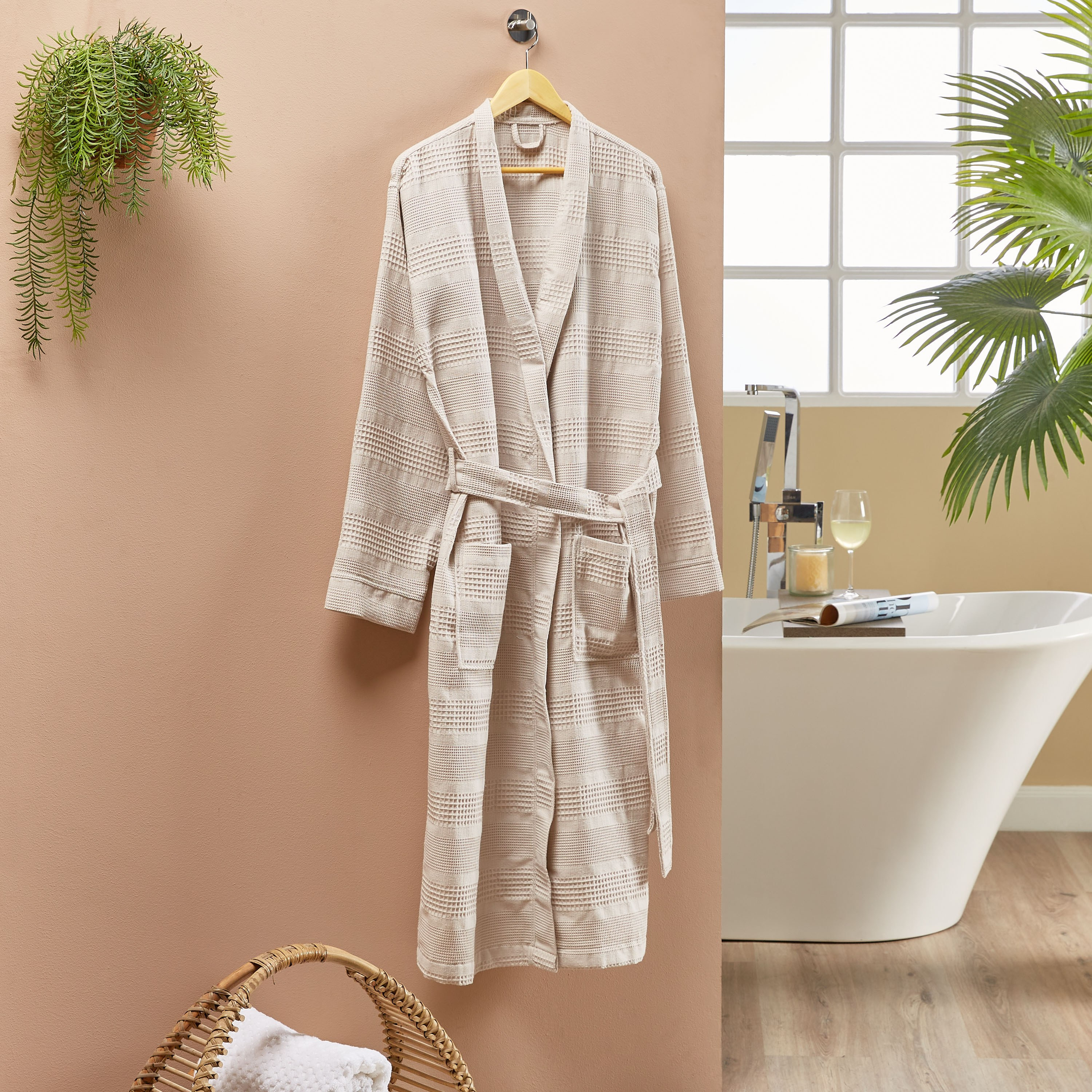 روب حمّام بارز الملمس برباط من إنفينيتي-household-bathandlaundry-bathlinen-bathrobesandslippers-bathrobes-image-1