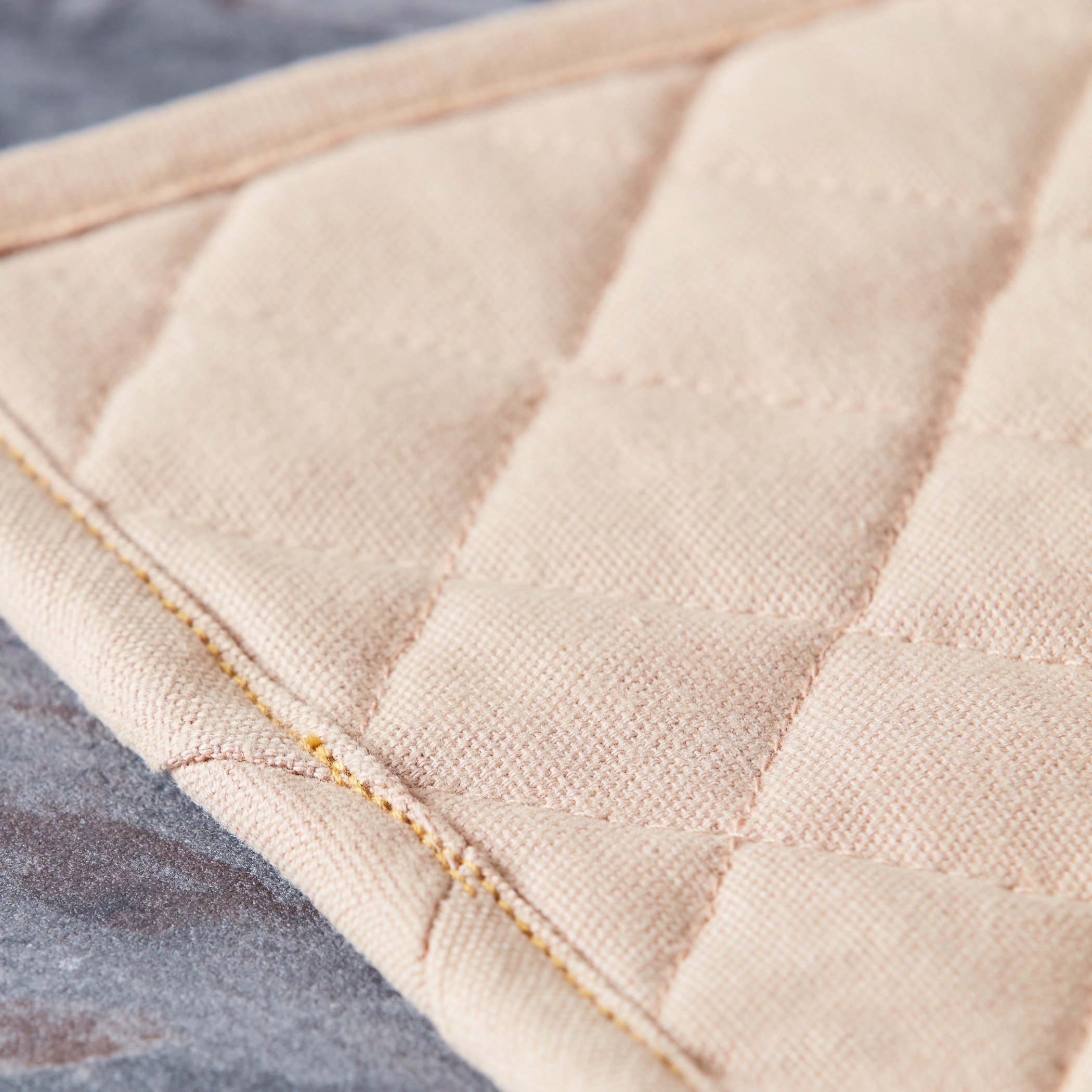 Truffles Quilted Pot Holder-household-kitchen-kitchenlinen-apronsmittsandpotholders-image-3
