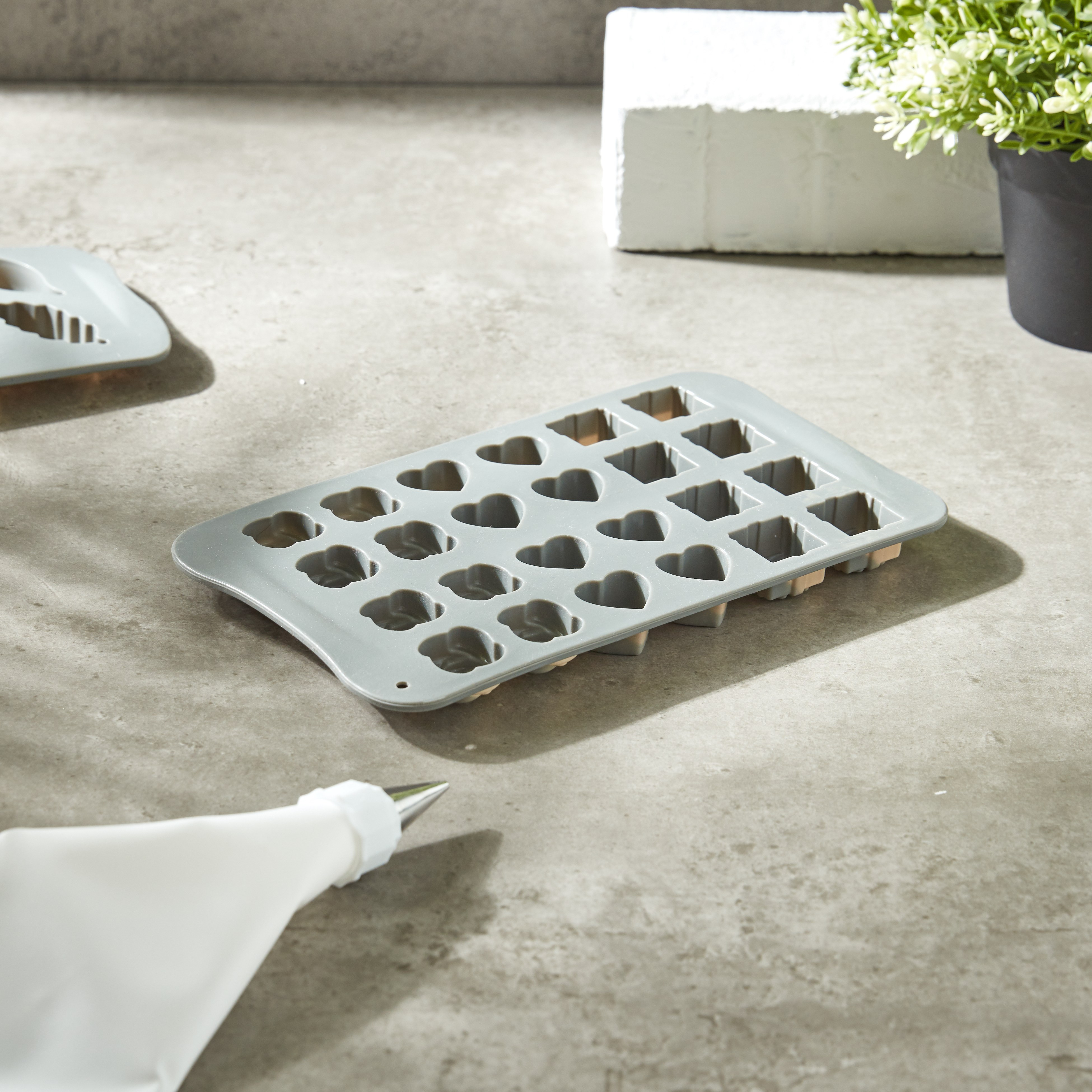 Bake It Chocolate Mould-household-kitchen-bakeware-bakingpansandmoulds-image-1