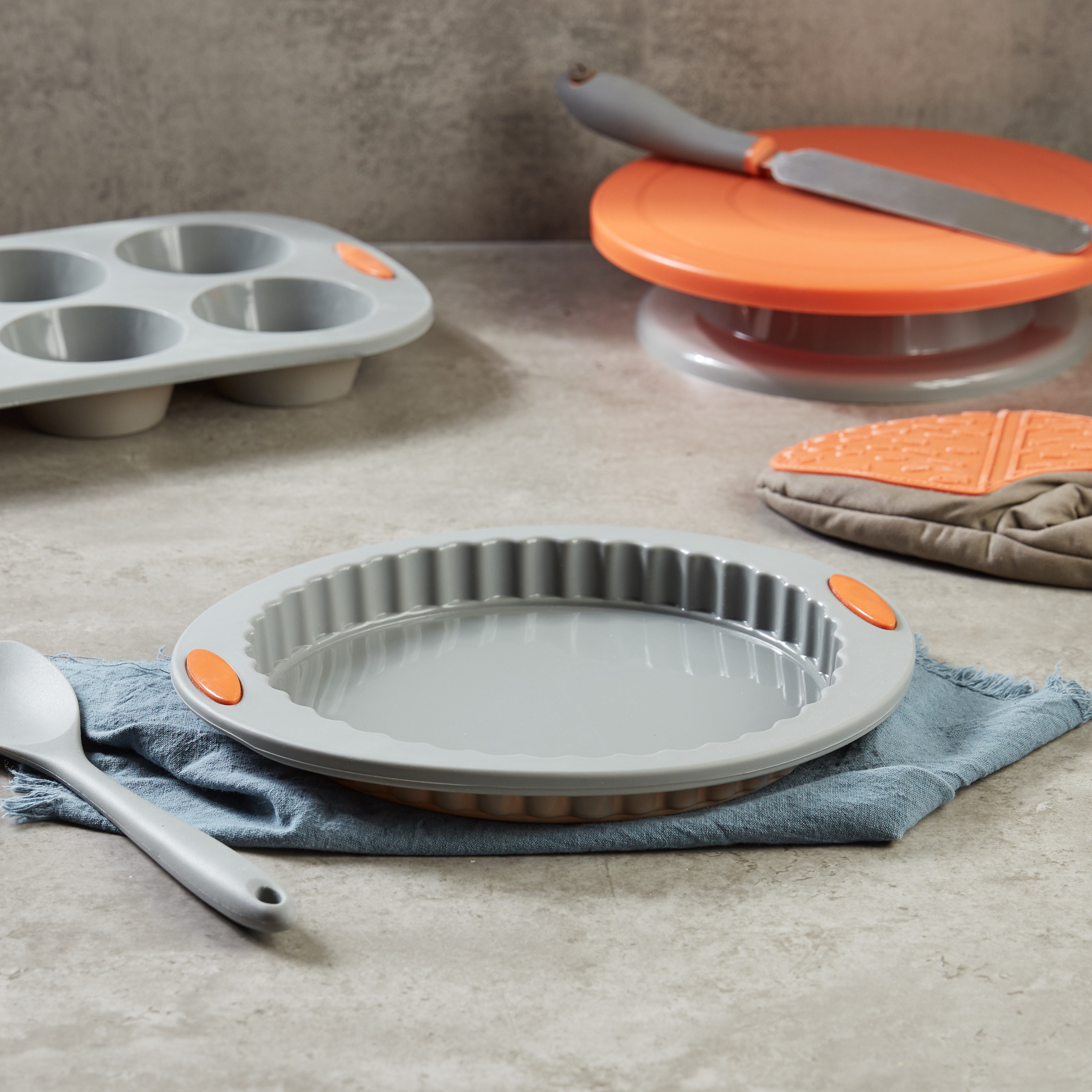 Shop Bake It Circular Pie Pan with Handles | Home Centre UAE