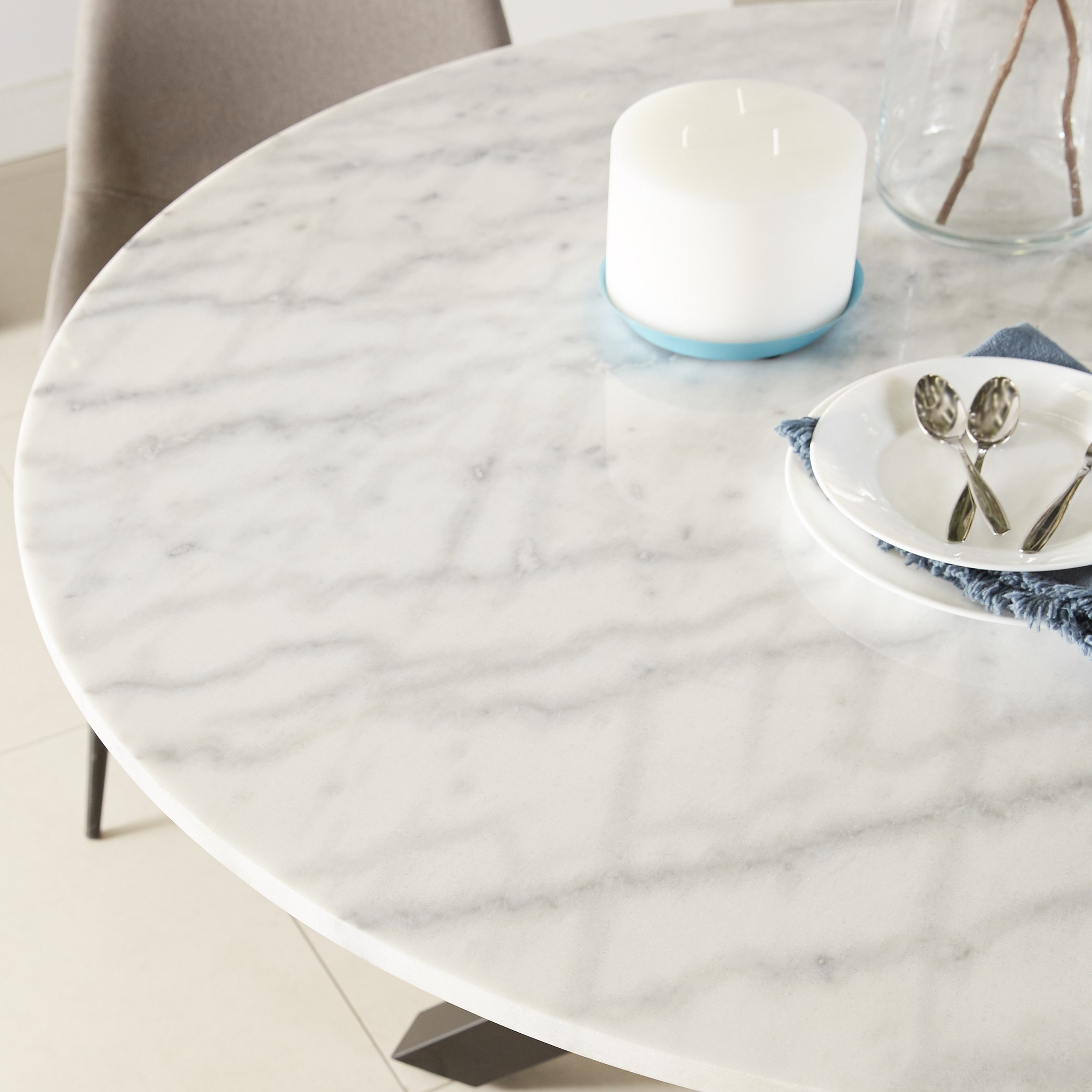 Round shop marble table