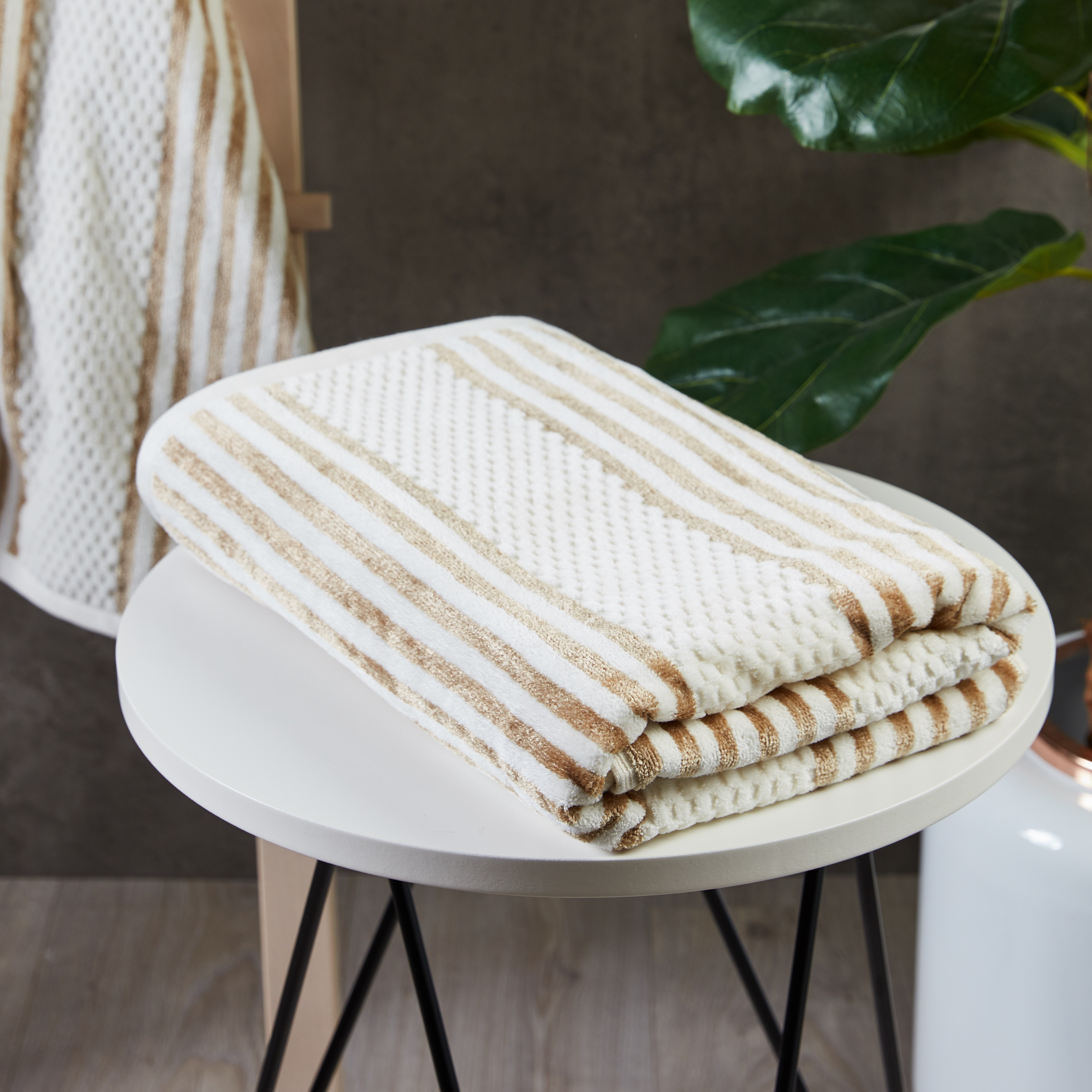 Modern best sale home towels