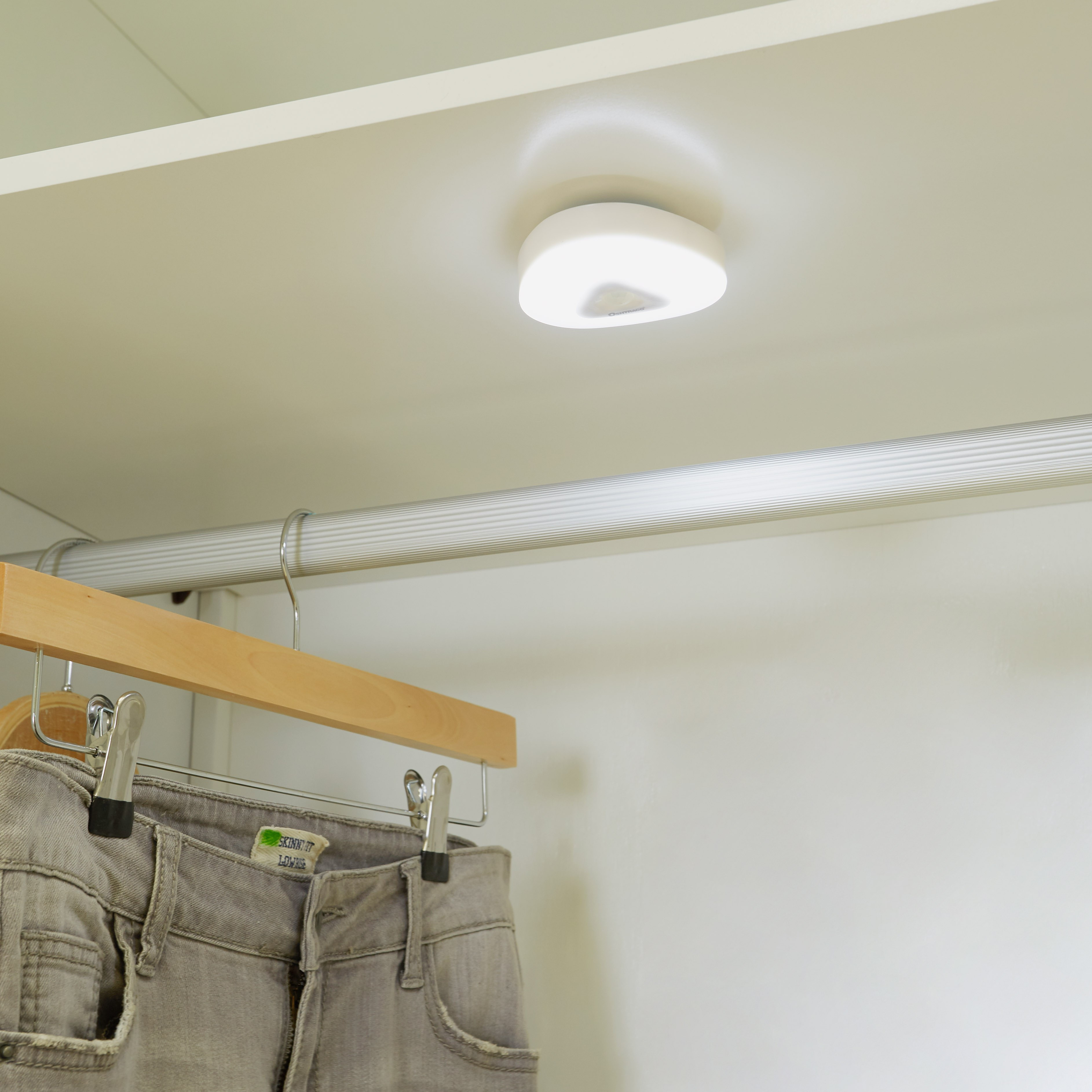 Oshtraco Auto On-Off Motion Sensor LED Light-household-lighting-electricalaccessories-image-4
