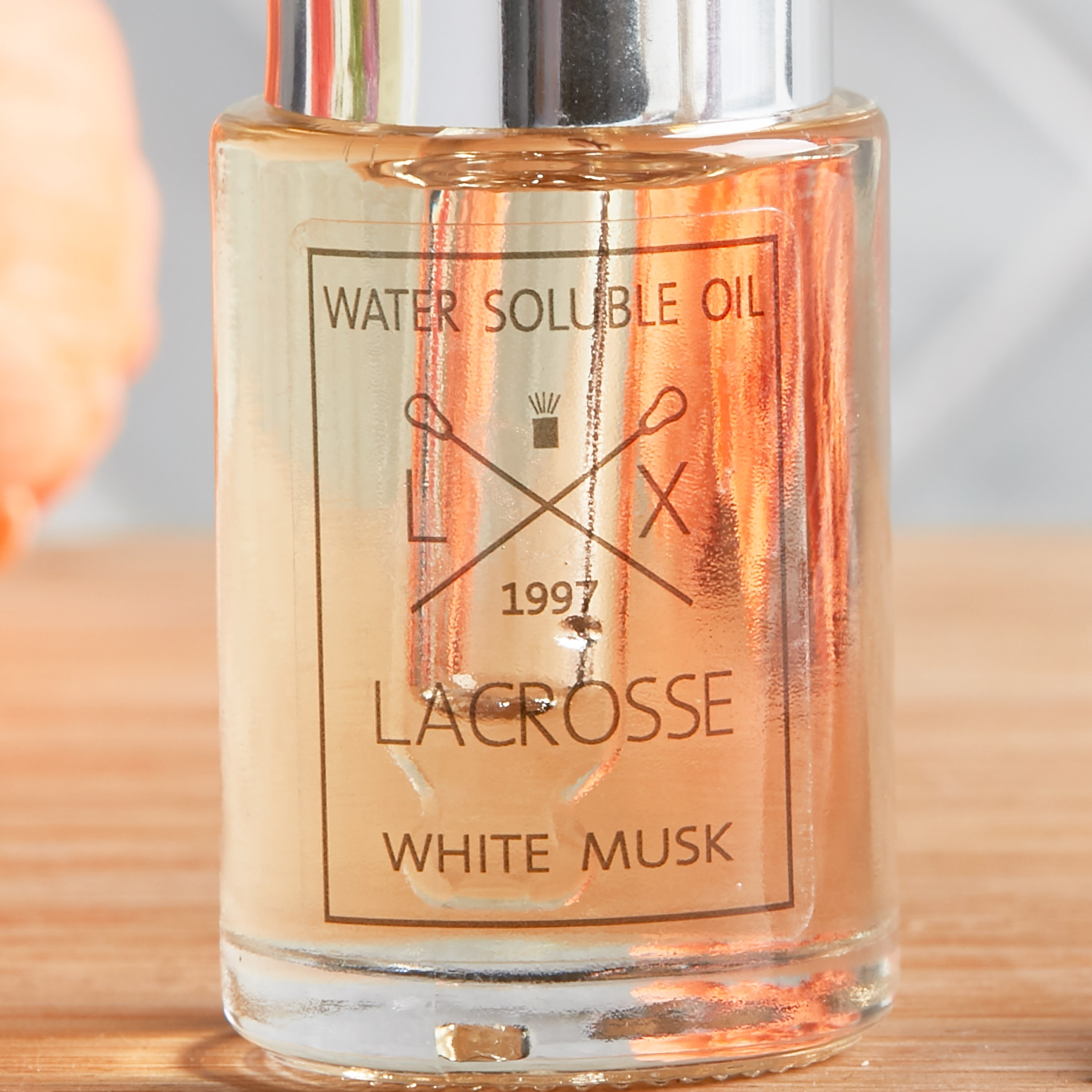 White deals musk oil