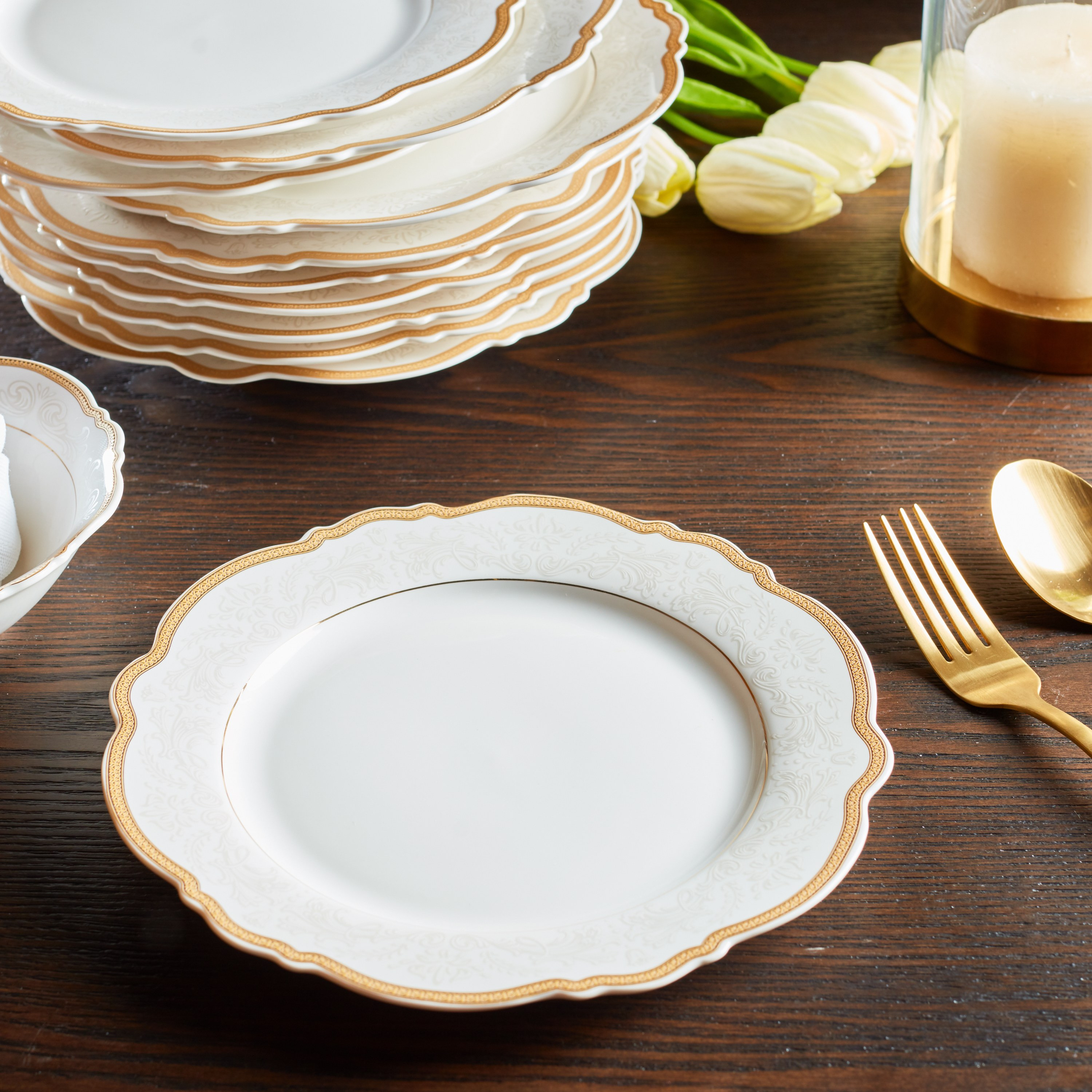 Outdoor dining plate clearance set