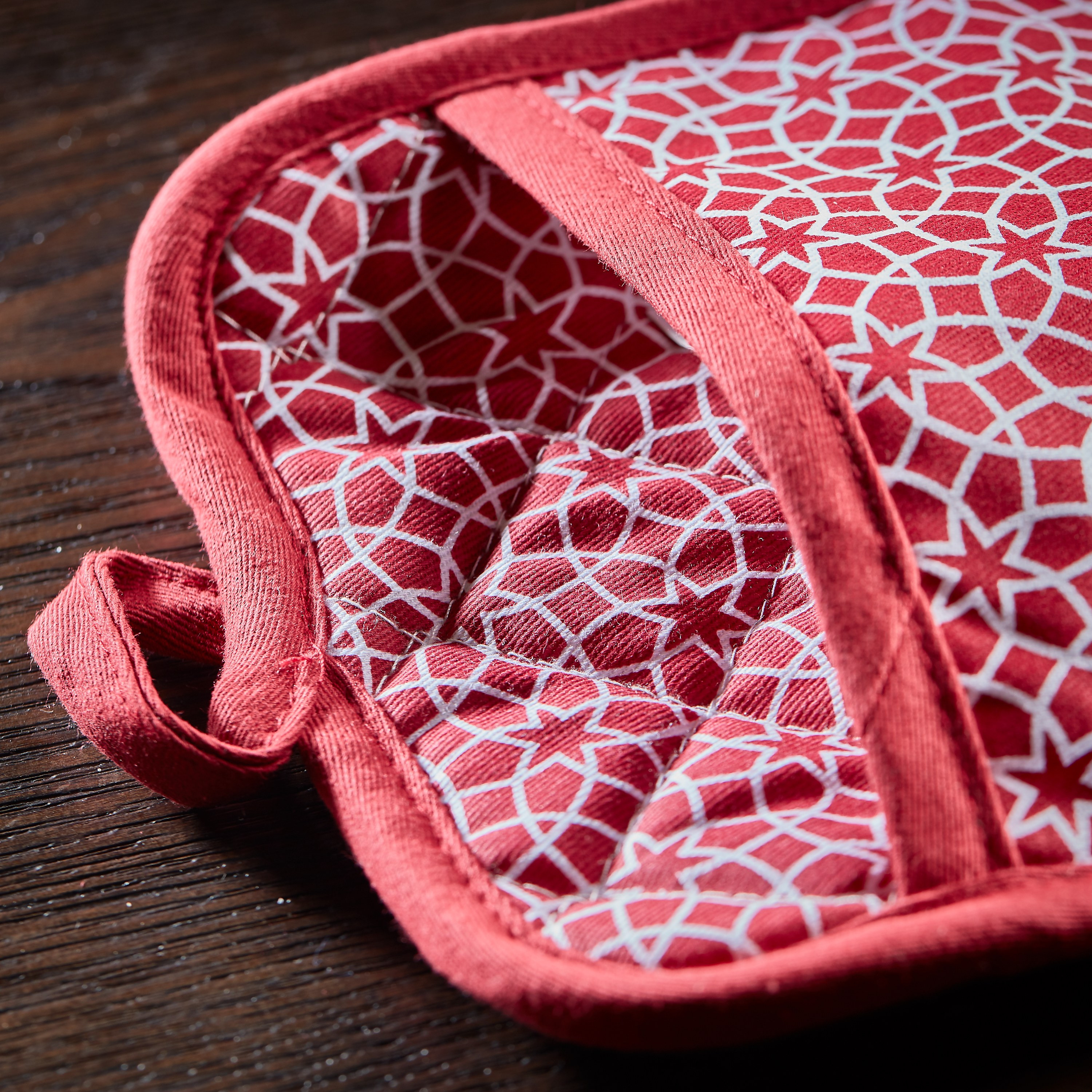 Star Silicone Potholder - 23x18 cms-household-kitchen-kitchenlinen-apronsmittsandpotholders-image-2