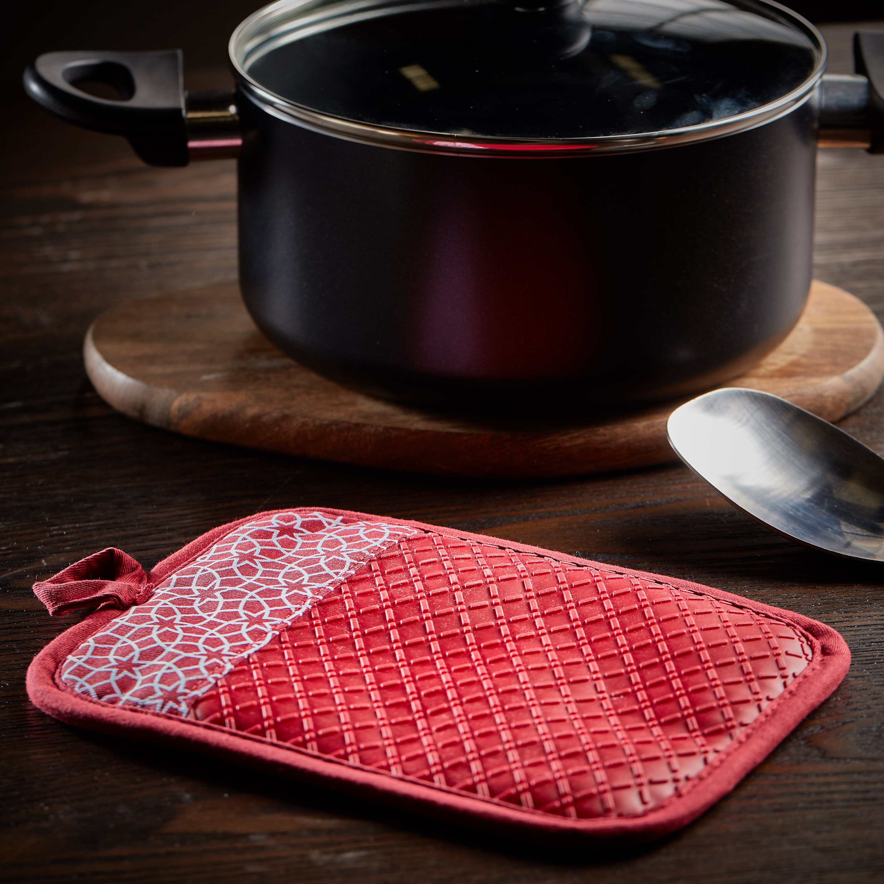 Star Silicone Potholder - 23x18 cms-household-kitchen-kitchenlinen-apronsmittsandpotholders-image-3