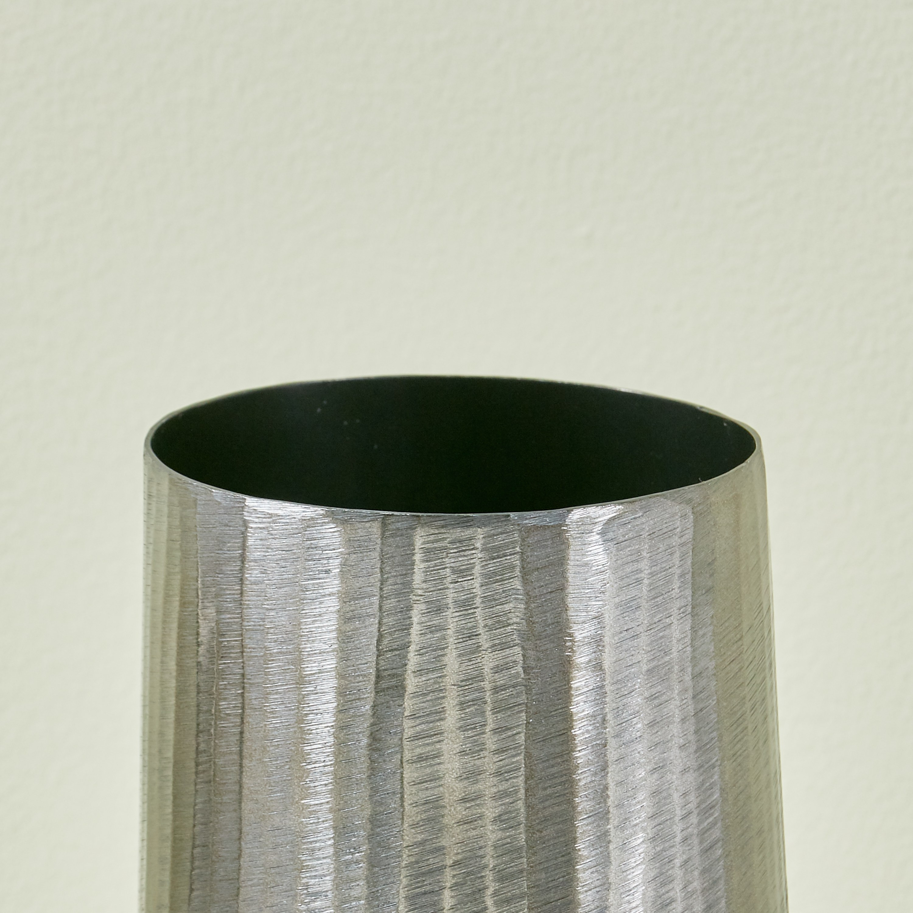 33×46㎝「和室2」油彩・原画・P8 vases-5.png