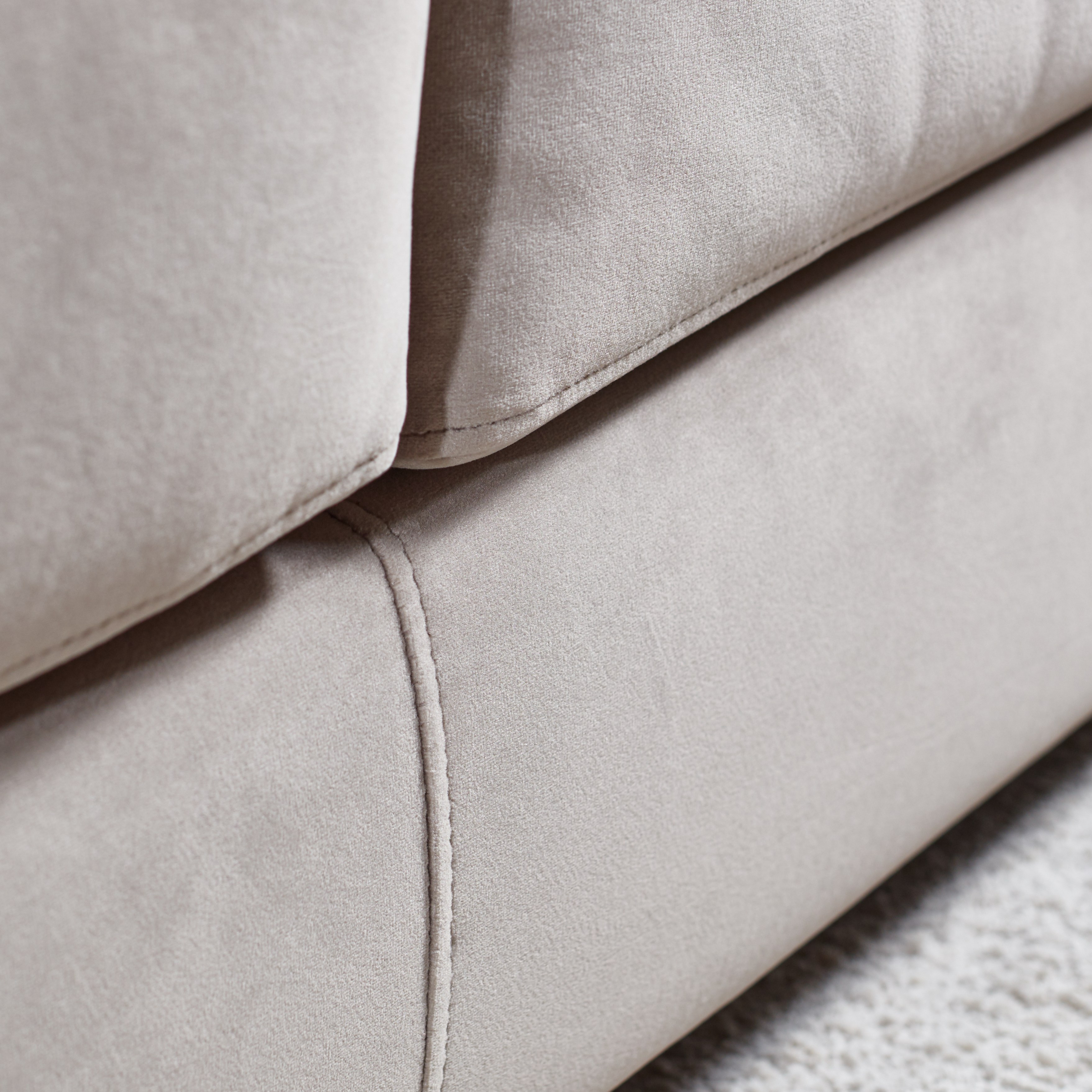 | كنب مودرن ثنائي من تصميم كولورادو