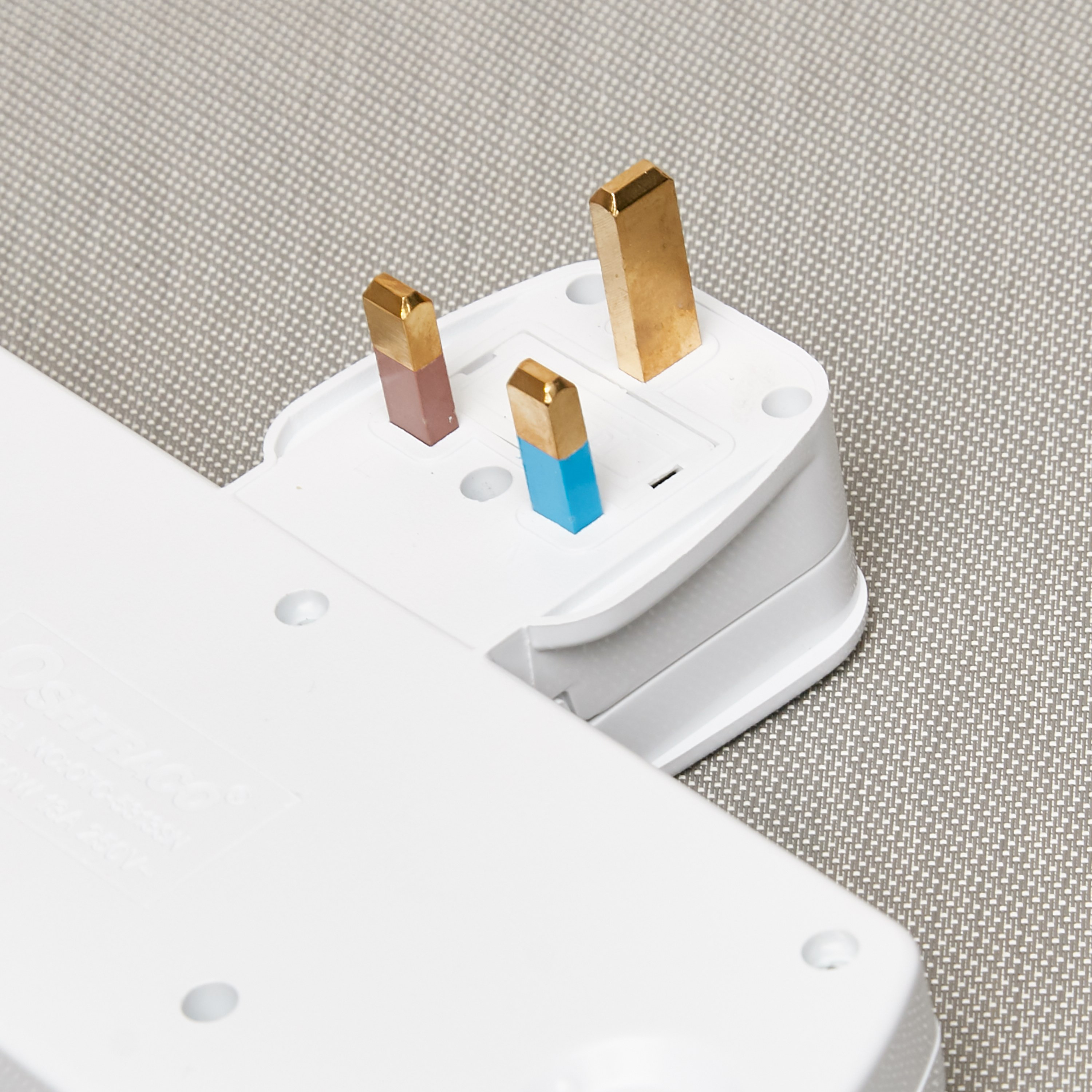 Oshtraco 2-Way Switch T-Socket Adapter-household-lighting-electricalaccessories-image-3