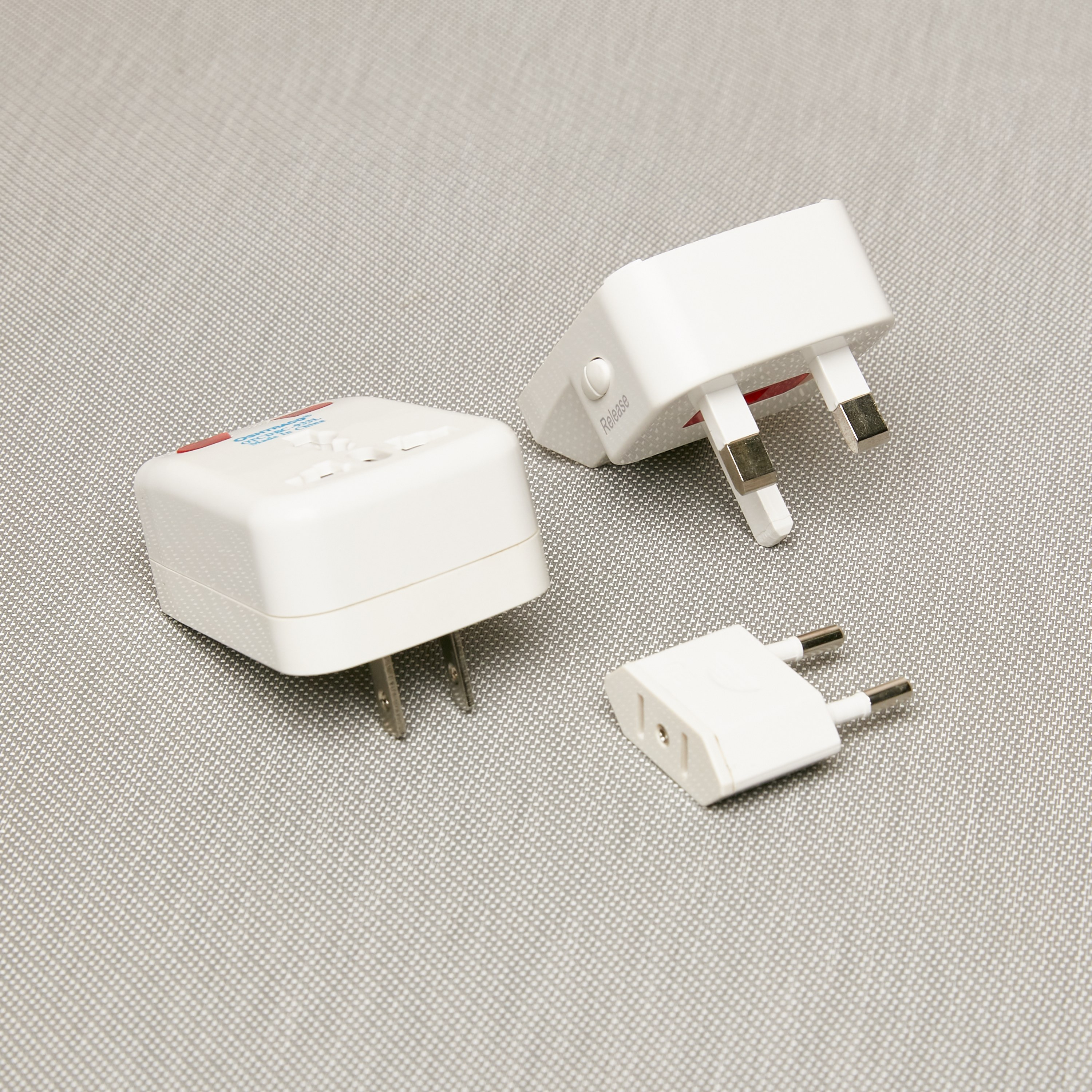 Oshtraco World Travel Adaptor Kit-household-lighting-electricalaccessories-image-3