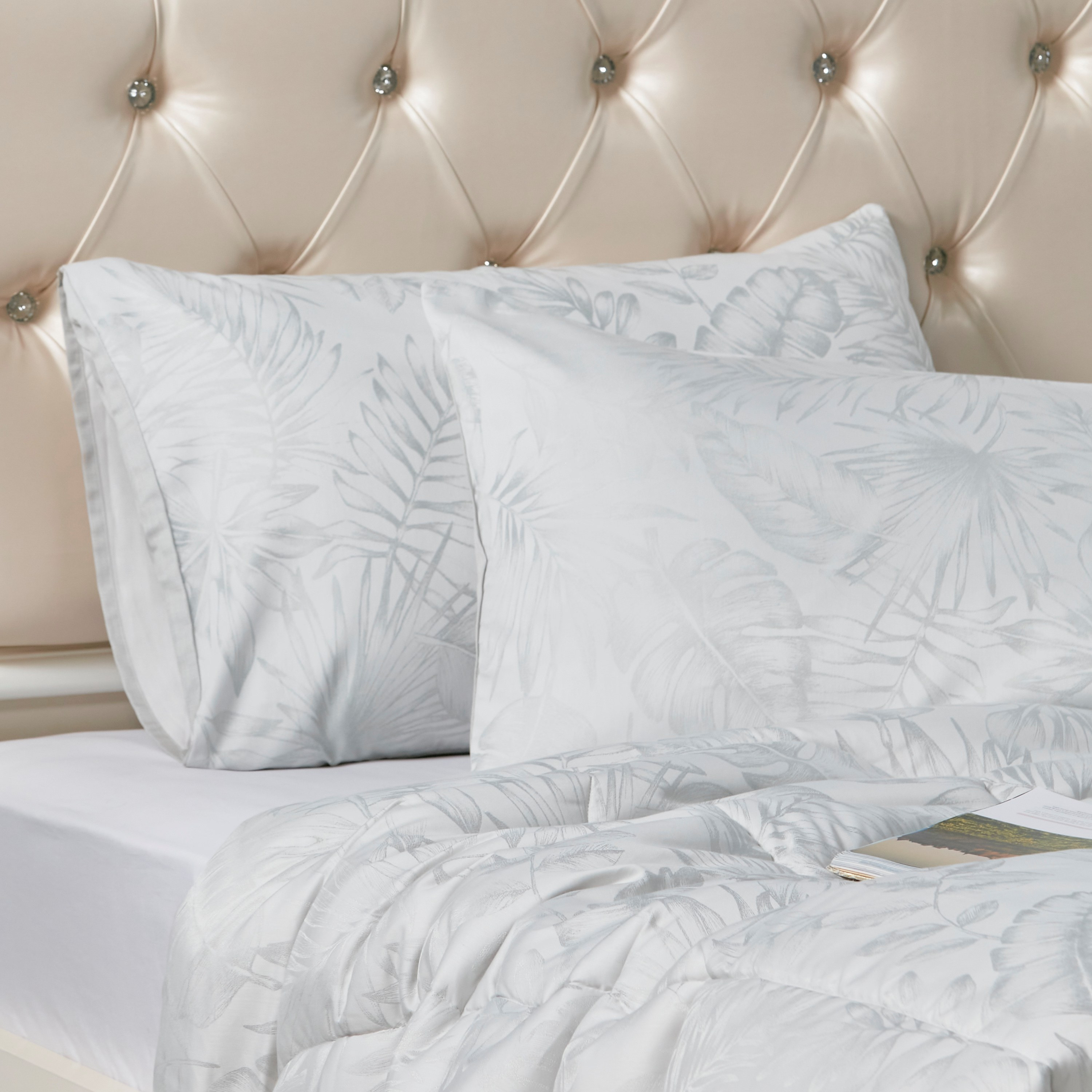 Zypher Jacquard 3-Piece Super King Comforter Set - 250x260 cm-household-bedding-comfortersandbedspreads-comforters-image-2