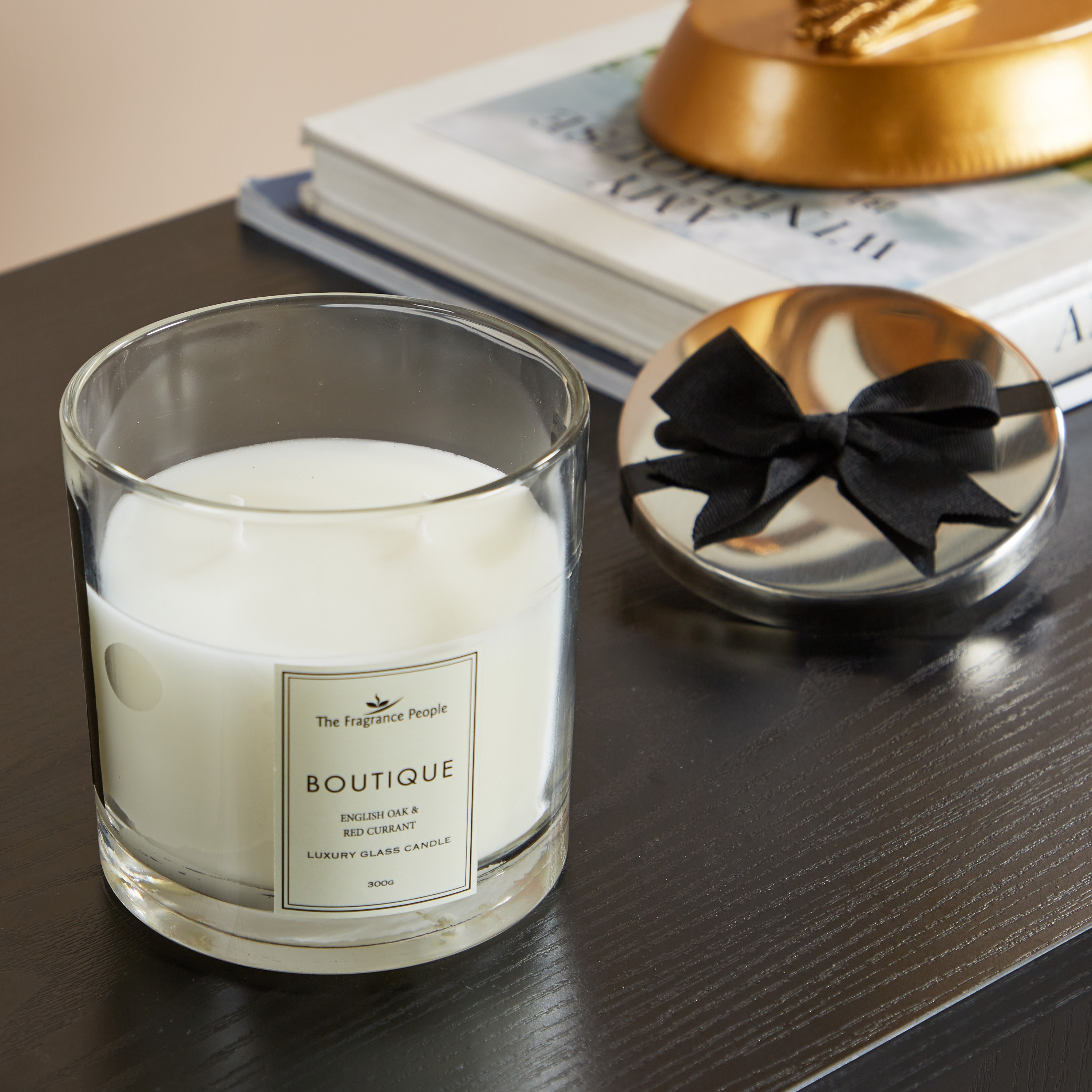 Boutique English Oak and Redcurrant Glass Candle - 11 cm-household-homefragrance-candles-image-2