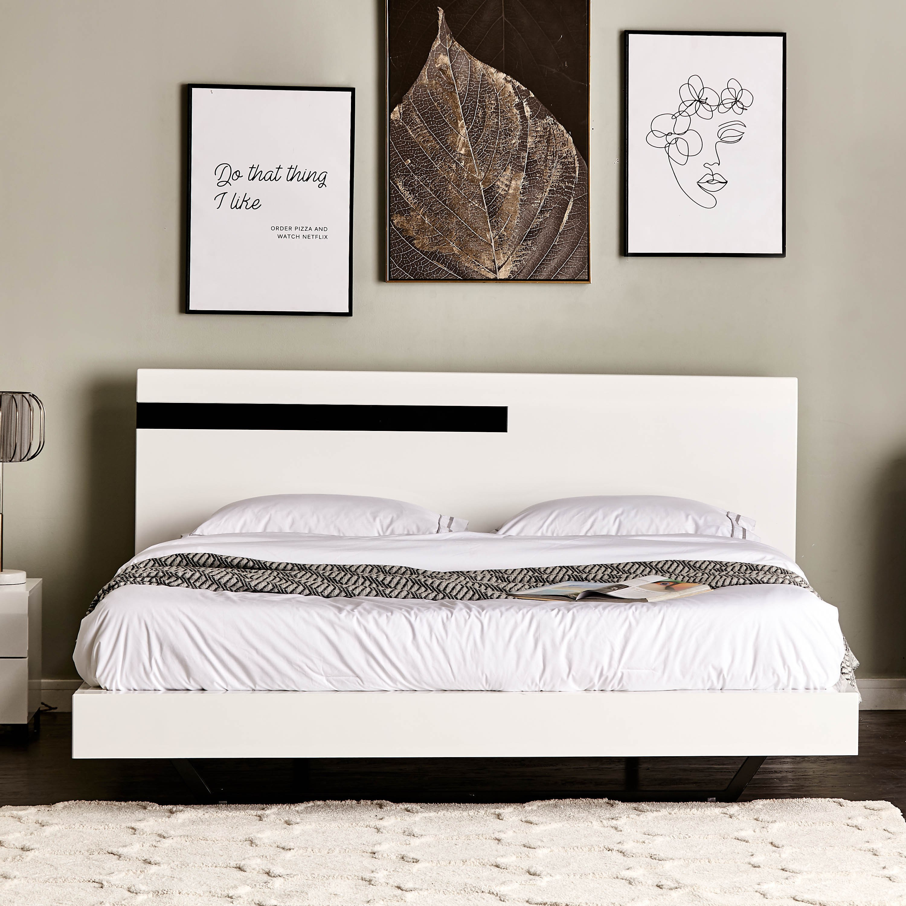 White beds store queen size