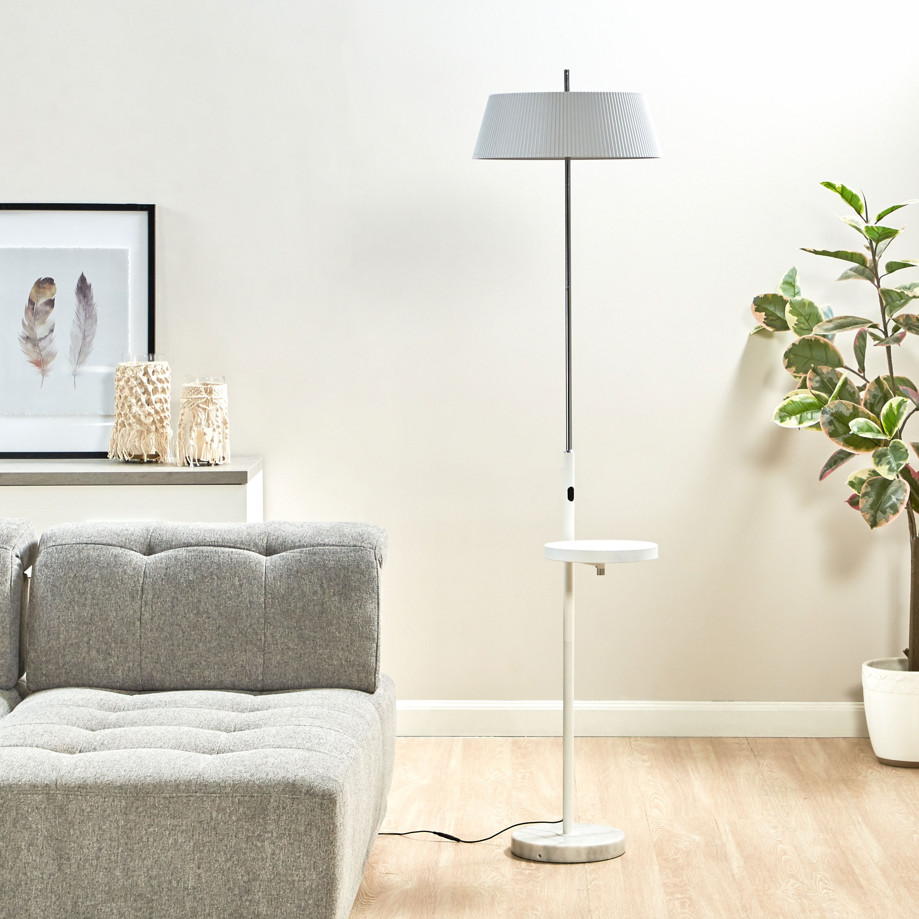 Floor lamp store with touch dimmer