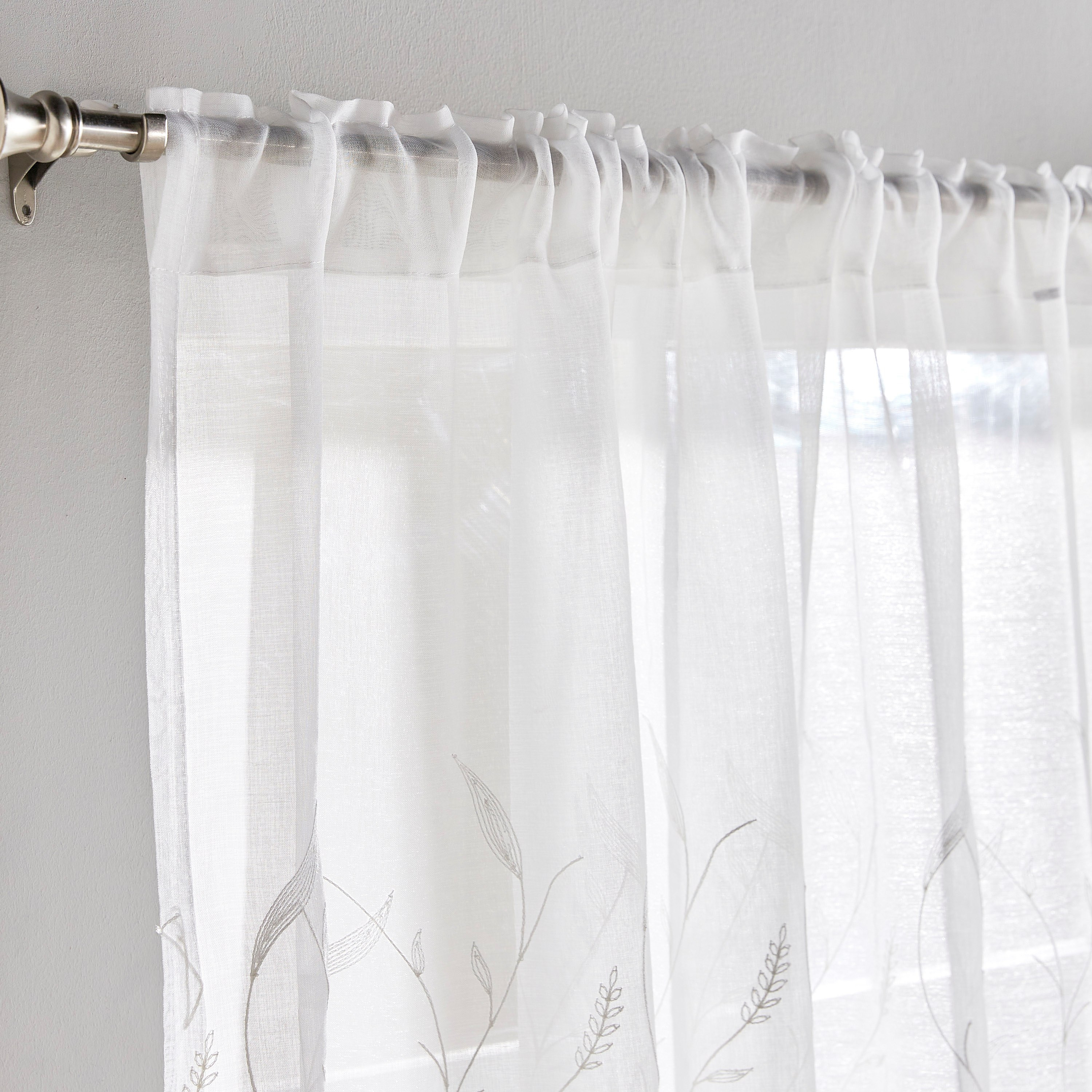 طقم ستائر شفّافة مطرّزة  من قطعتين من تريل - 135x240 سم-household-windows-curtains-image-3