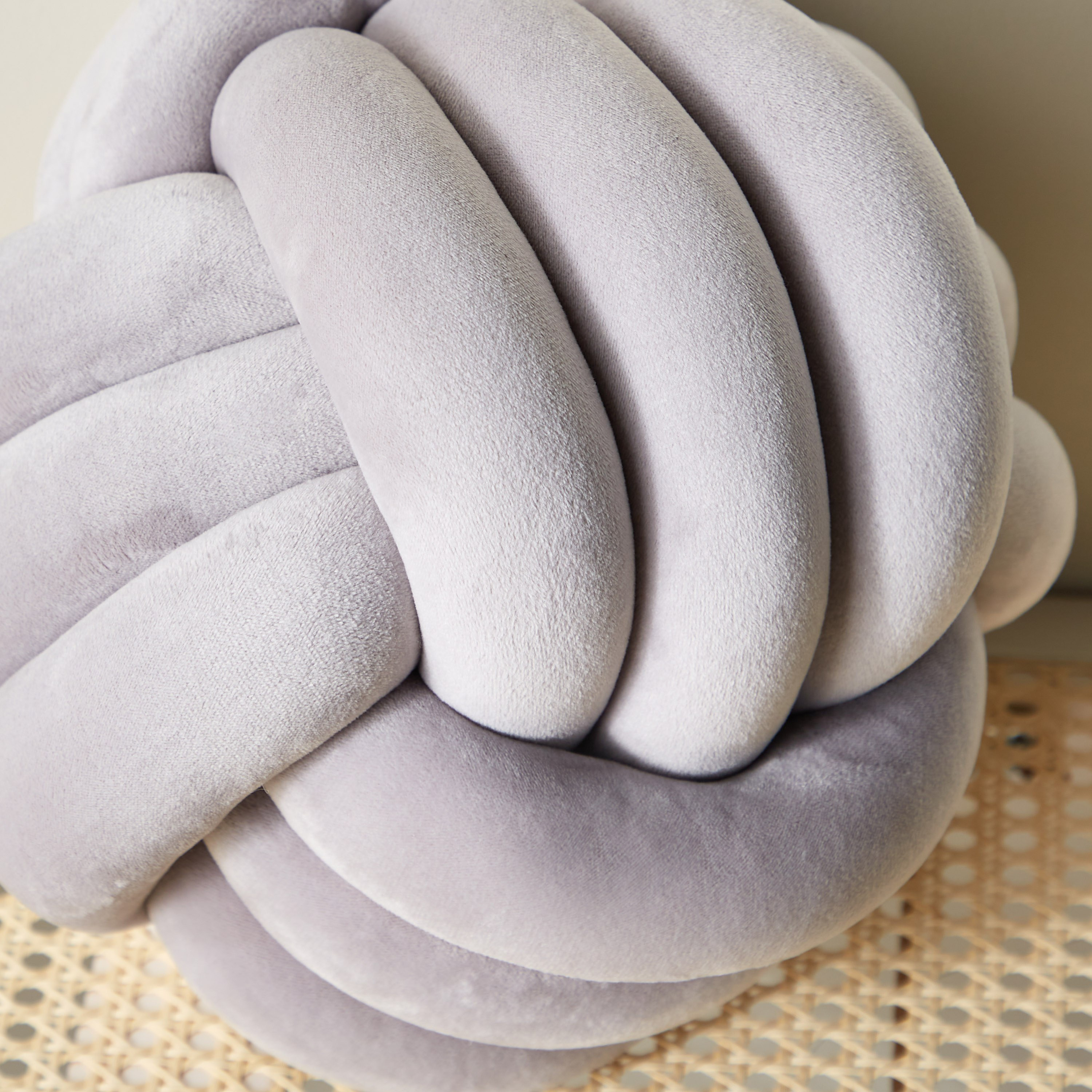 Large knot hot sale cushion