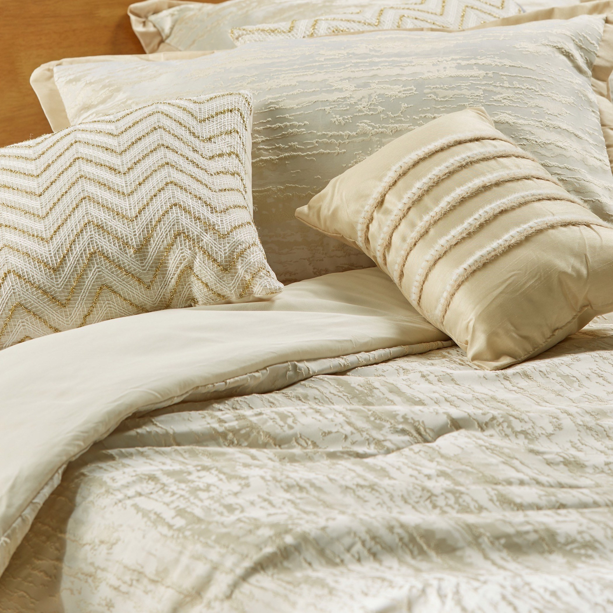 Hakeem 6-Piece Super King Jacquard Comforter Set - 250x260 cm-household-bedding-comfortersandbedspreads-comforters-image-4