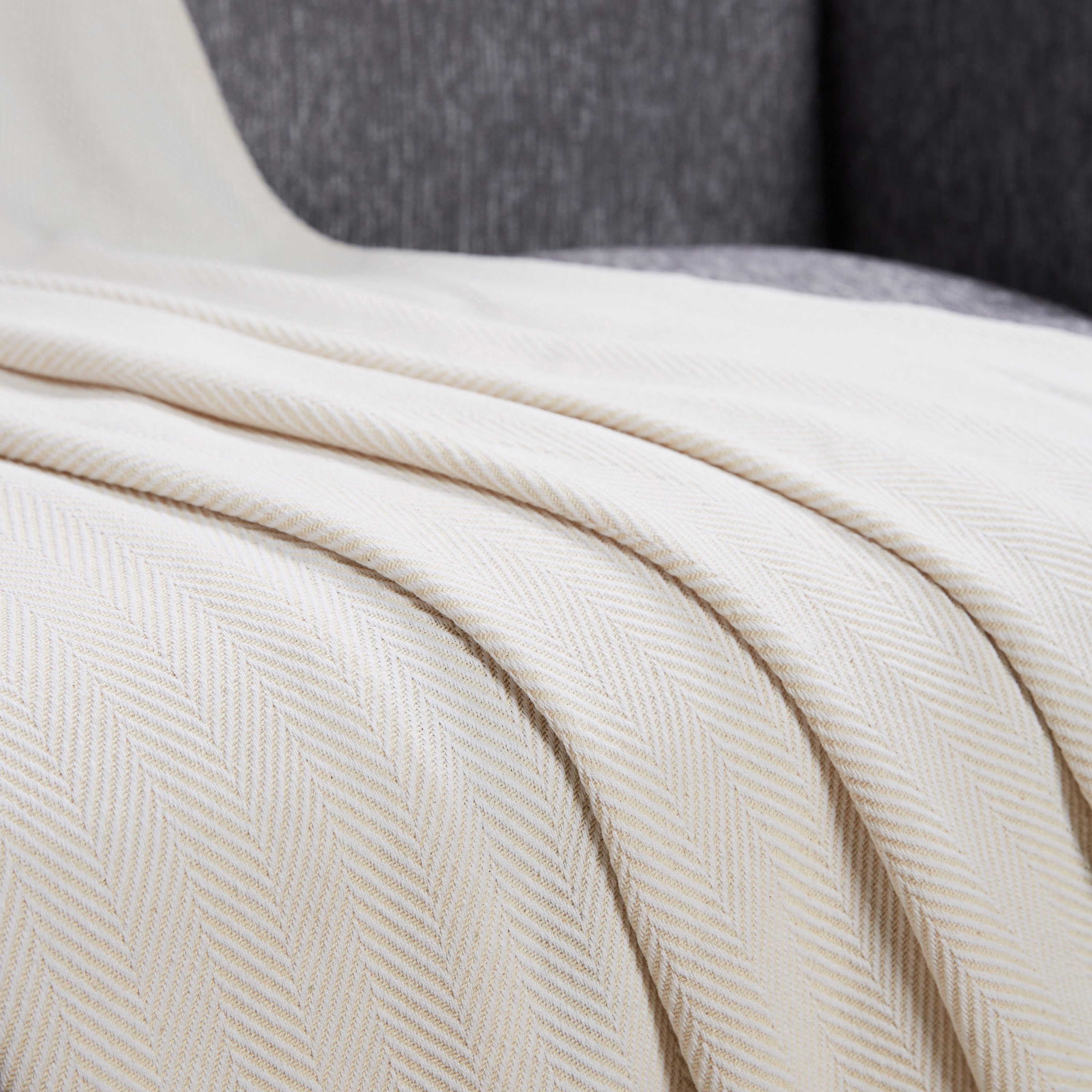 Herringbone Throw with Fringes - 125x150 cm-household-cushionsandthrows-throwsandblankets-throws-image-2
