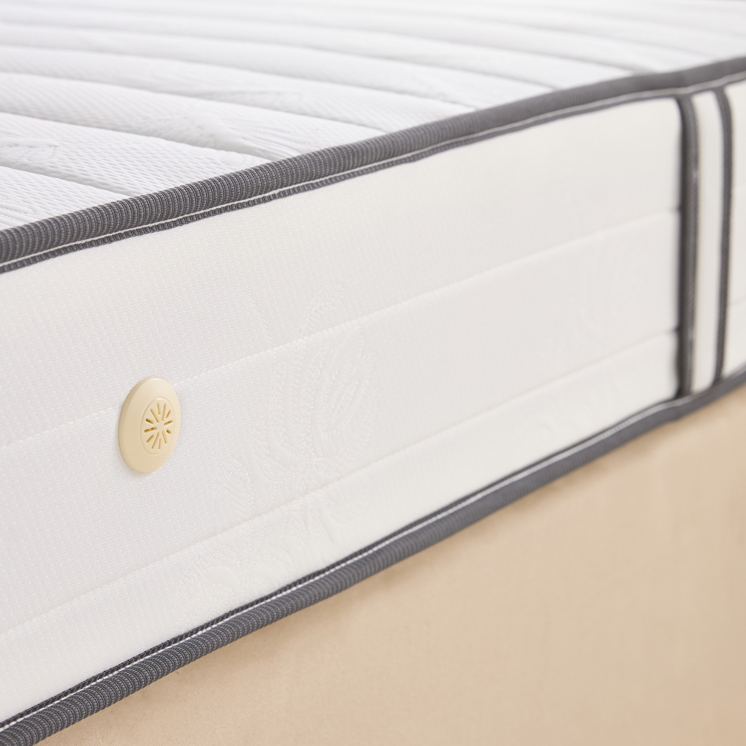 مرتبة كوين إسفنج ونوابض حلزونية من كومفورت سليب - 140x200 سم-furniture-mattresses-doublebedmattresses-image-3