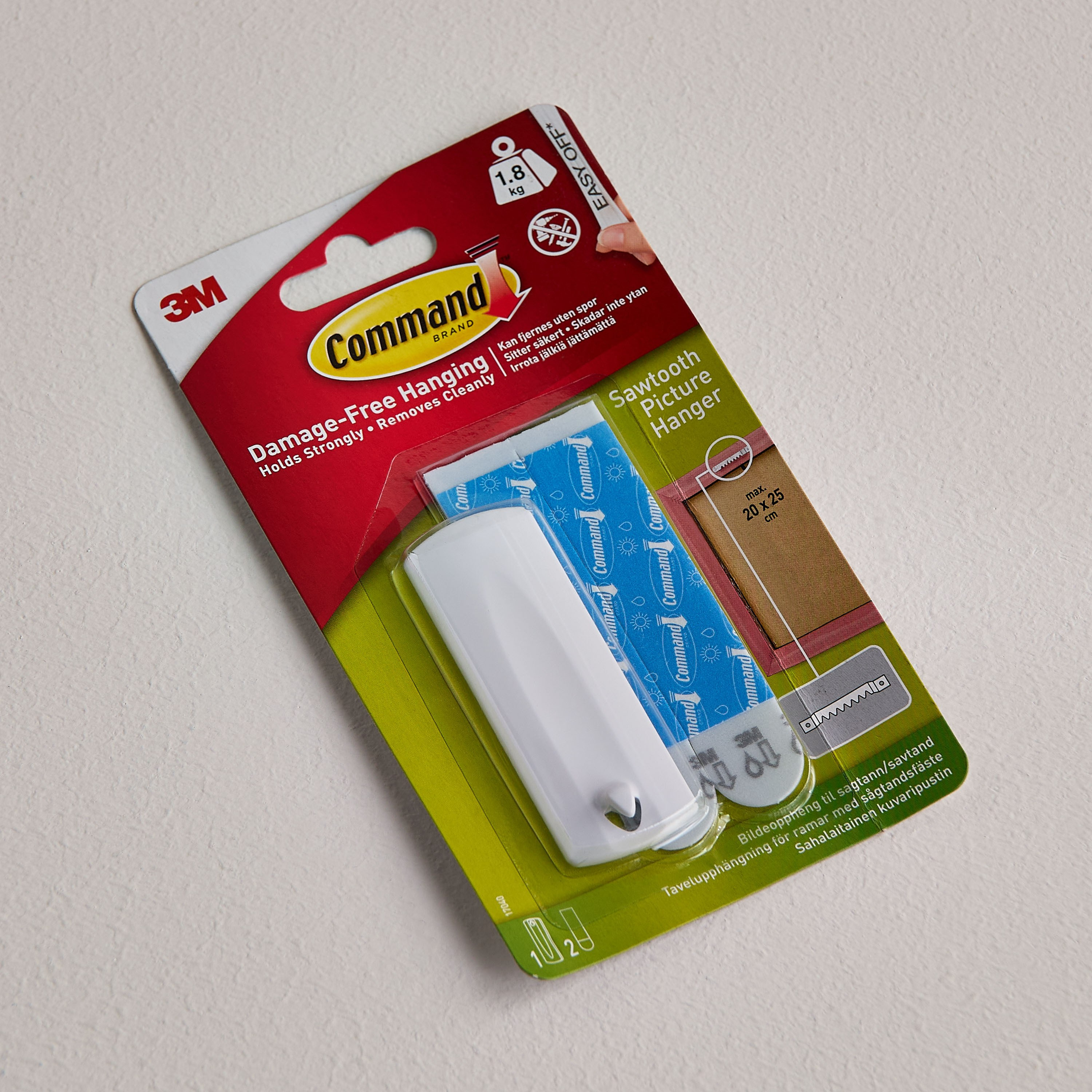 3M Command Sawtooth Picture Hanger with Water Resistant Strips