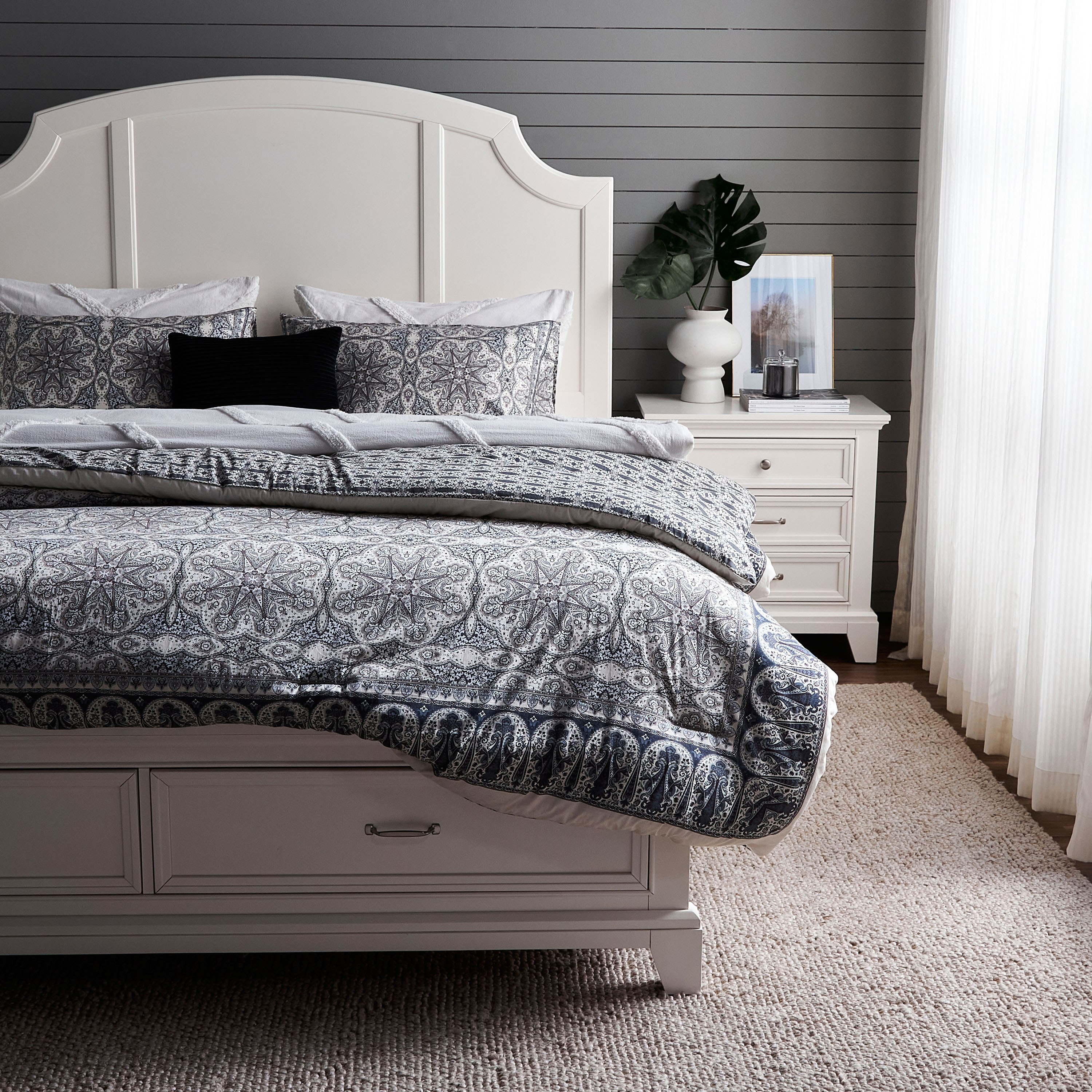 King beds with deals drawers