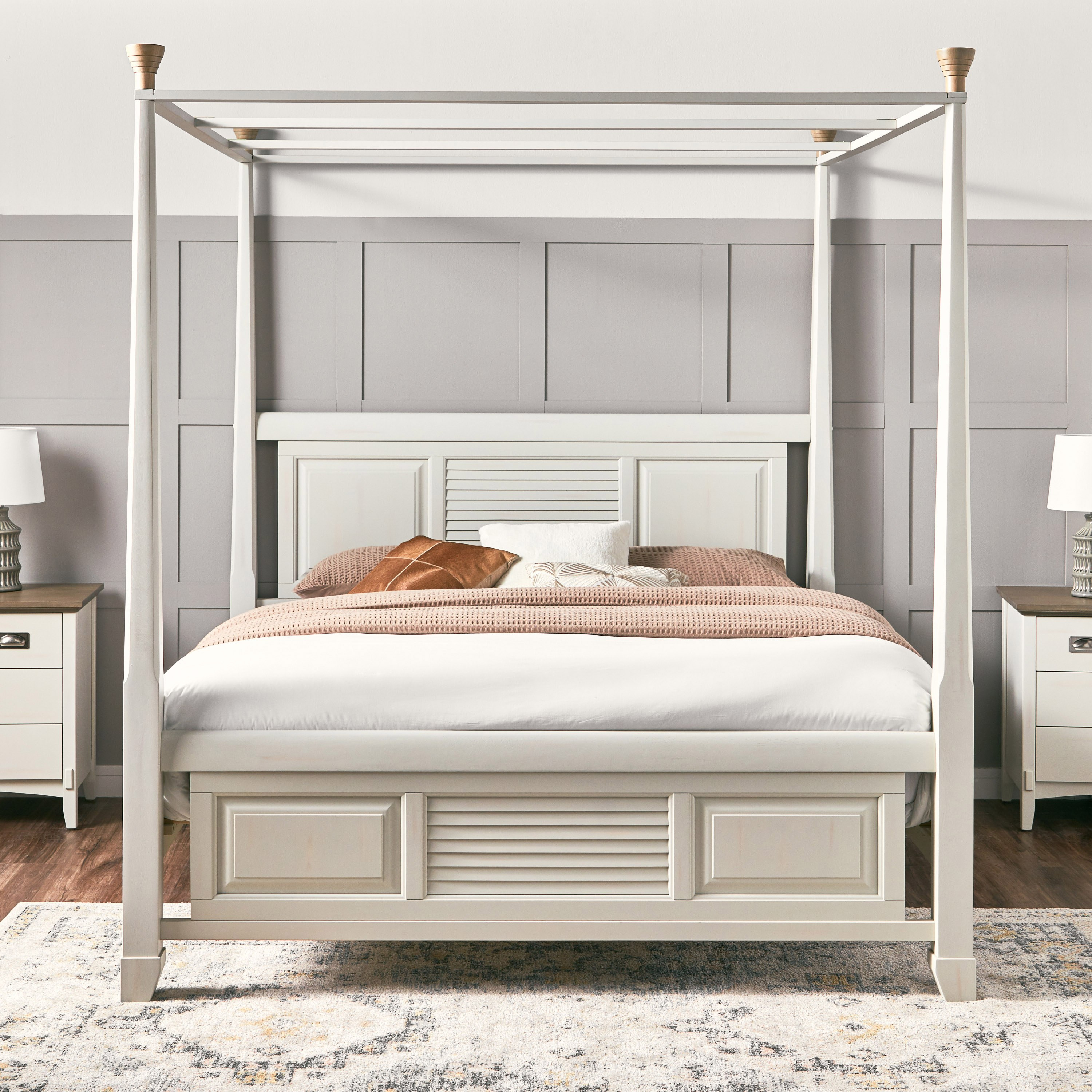 White four deals poster bed king