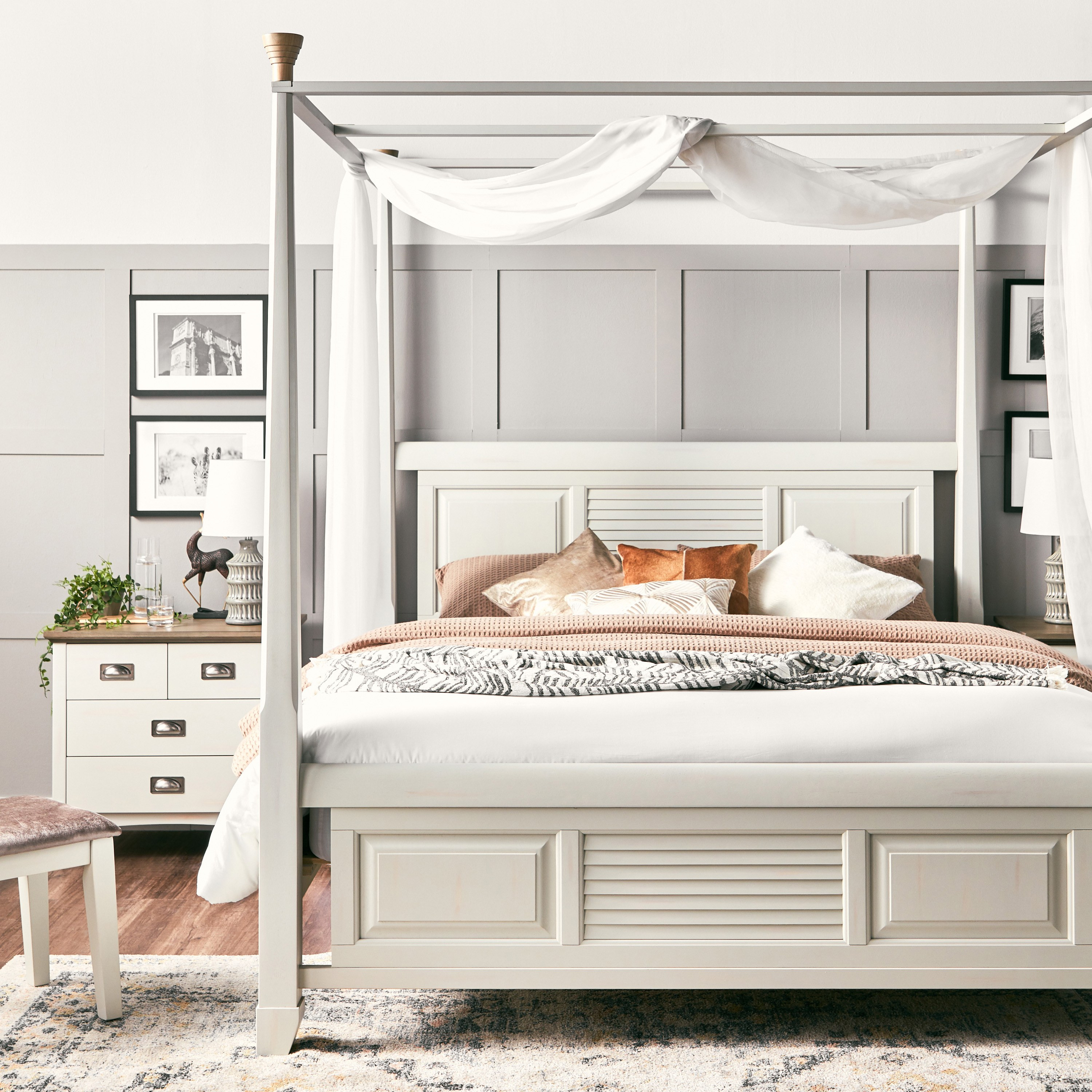 White wooden store four poster bed