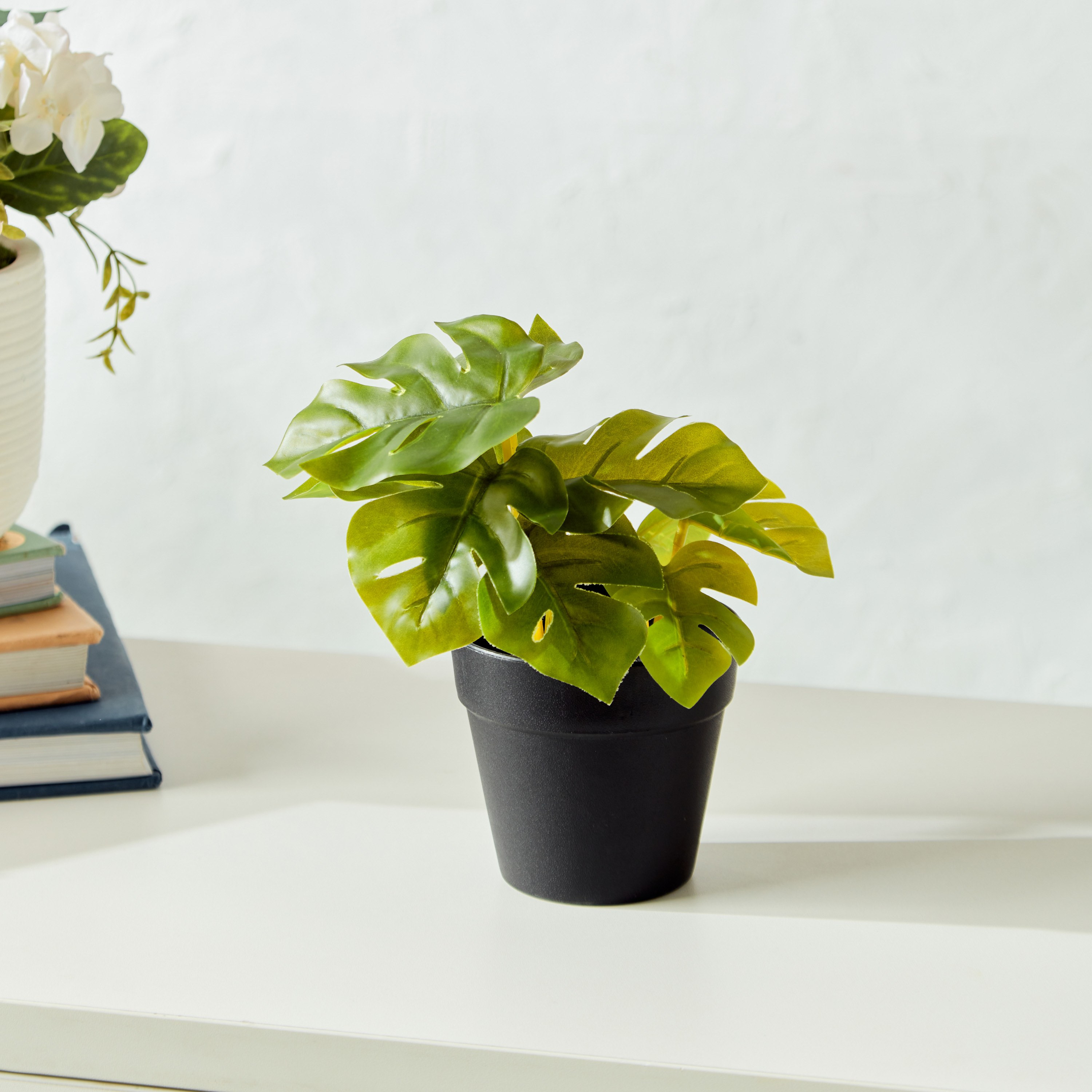 Monstera in Pot-household-gardenandoutdoor-artificialplants-pottedplants-image-1