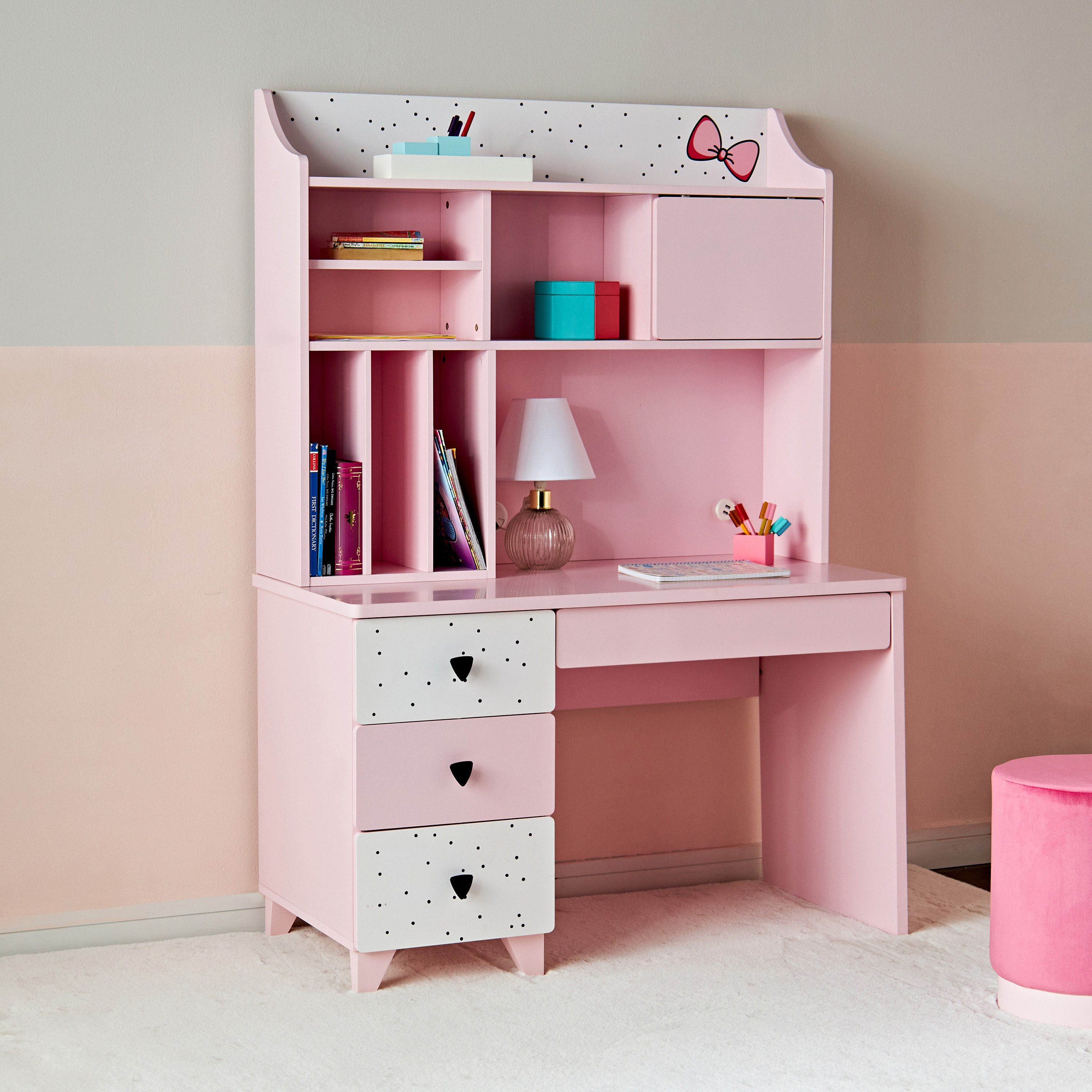 Girls desk best sale with hutch