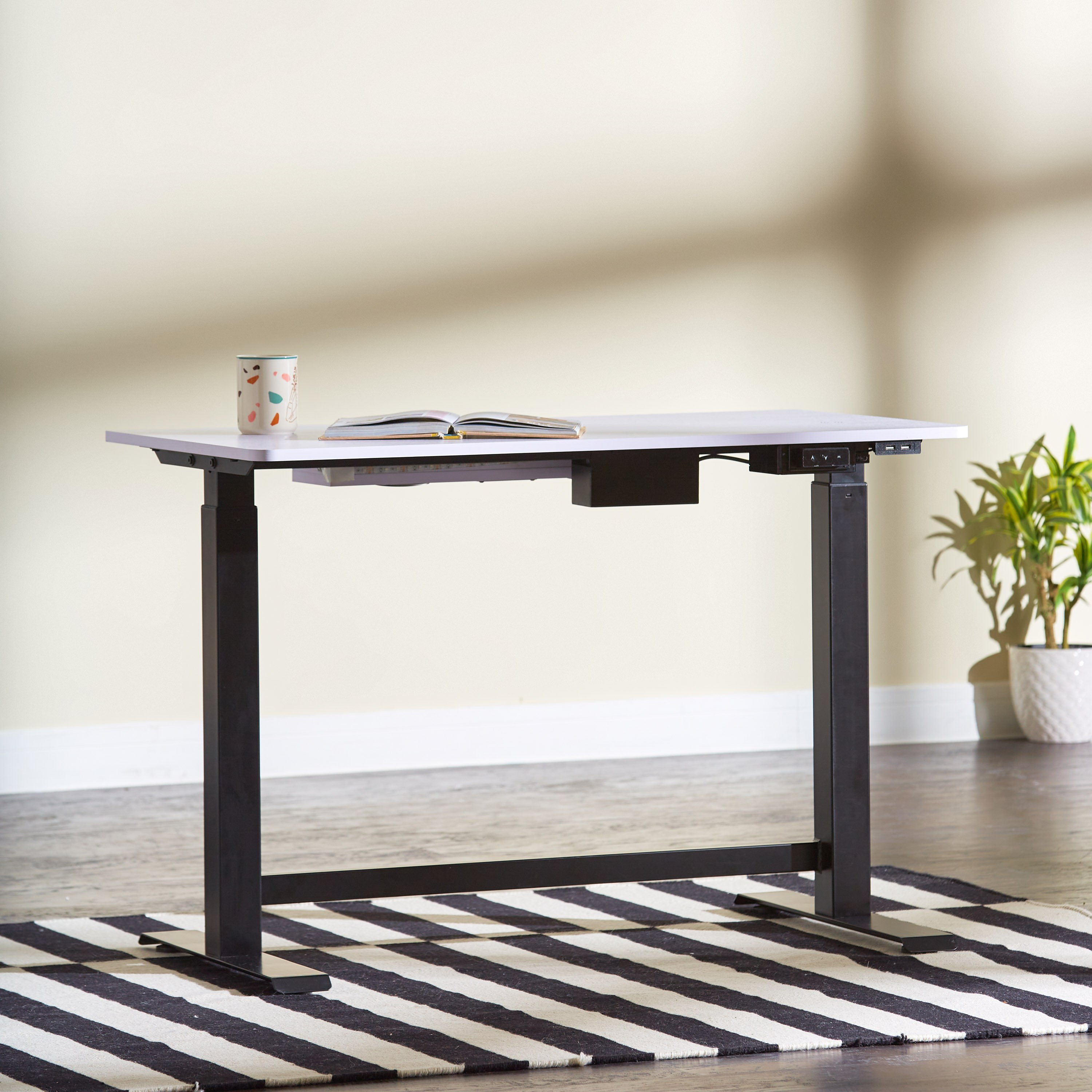 Home centre store office table