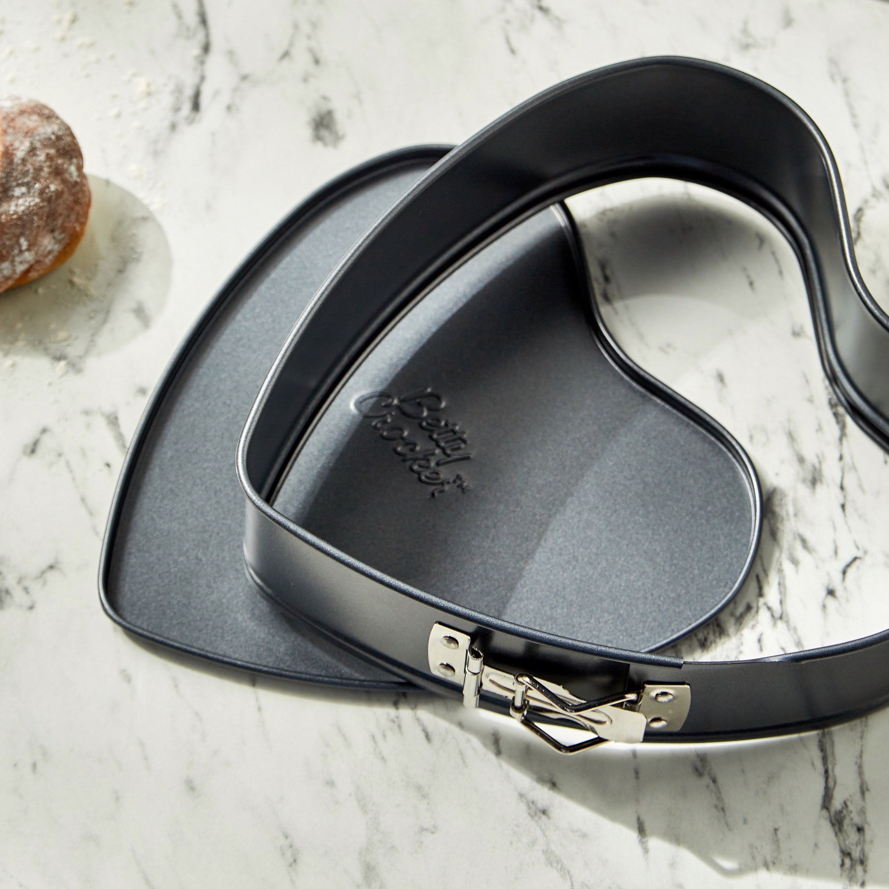 طقم خبز سبرينجفورم من صُلب الكربون 3 قطع - بيتي كروكر-household-kitchen-bakeware-bakingpansandmoulds-image-6
