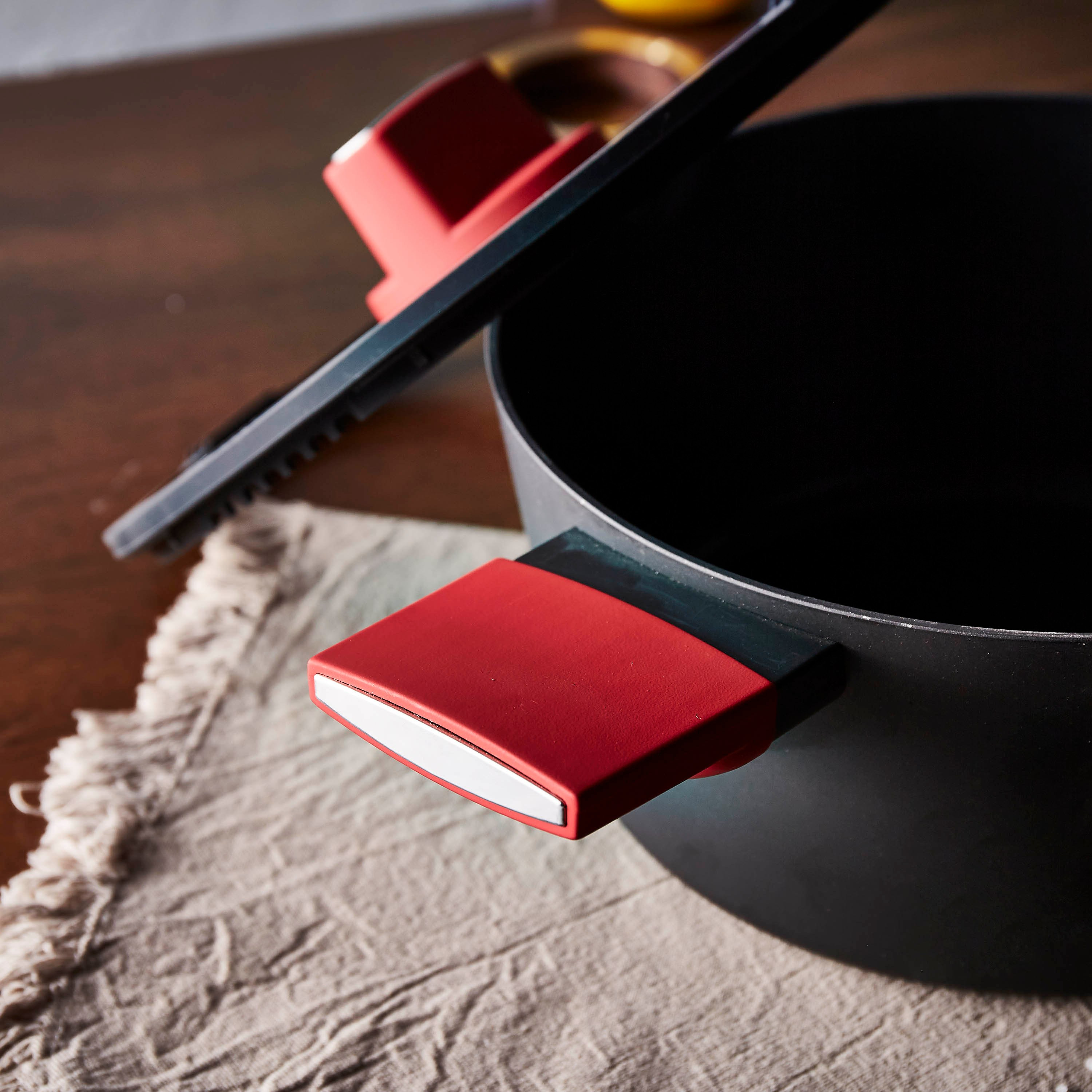 Betty Crocker Casserole with Lid - 24x24x11 cm-household-kitchen-cookware-potsandpans-image-3