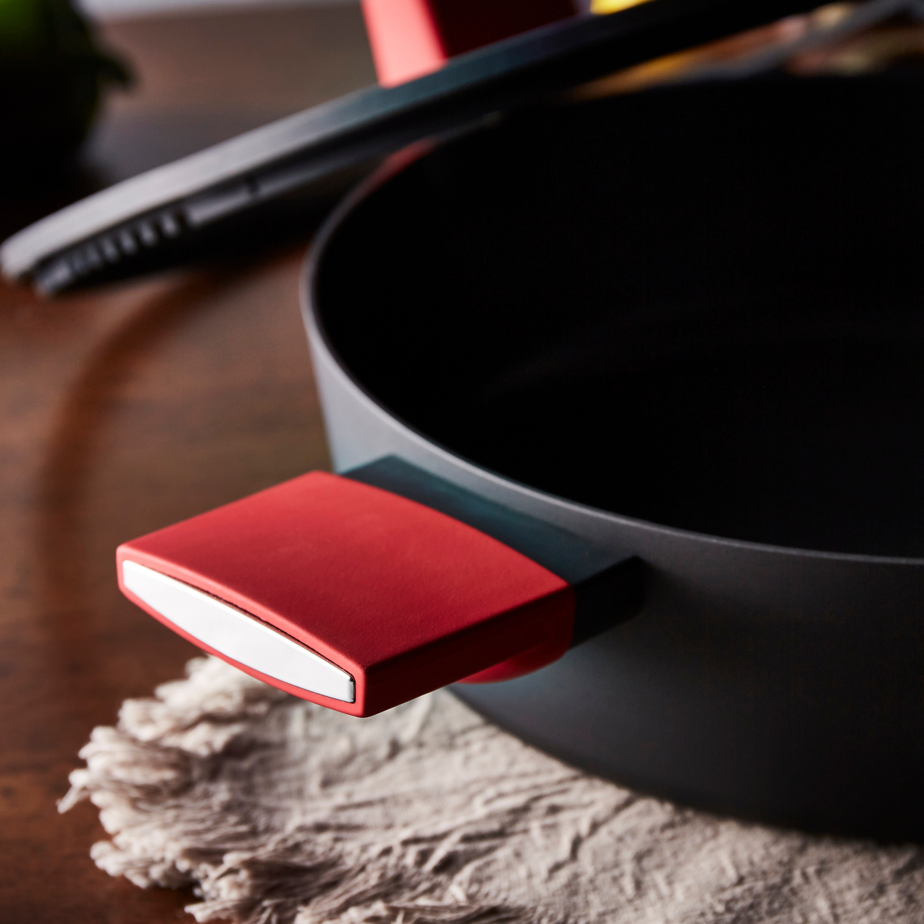 Betty Crocker Shallow Casserole with Lid - 28x28x8 cm-household-kitchen-cookware-potsandpans-image-3