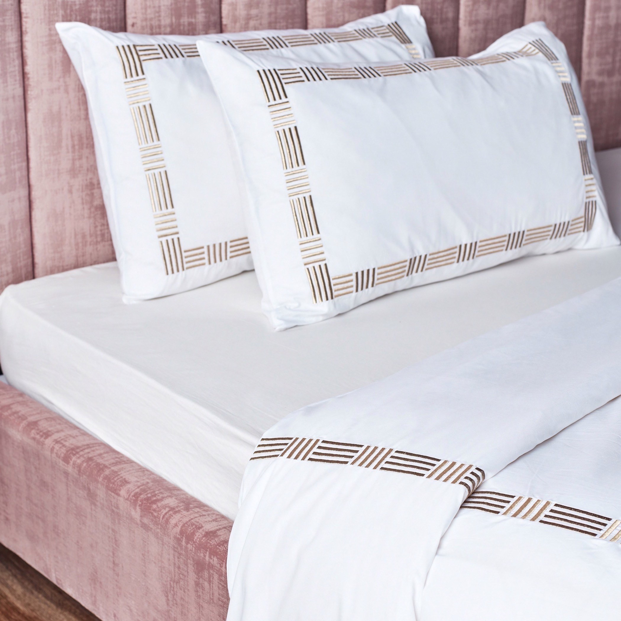 Hotel Luxe 3-Piece Super King Duvet Cover Set - 260x220 cm-household-bedding-duvetandcovers-duvetcovers-image-2