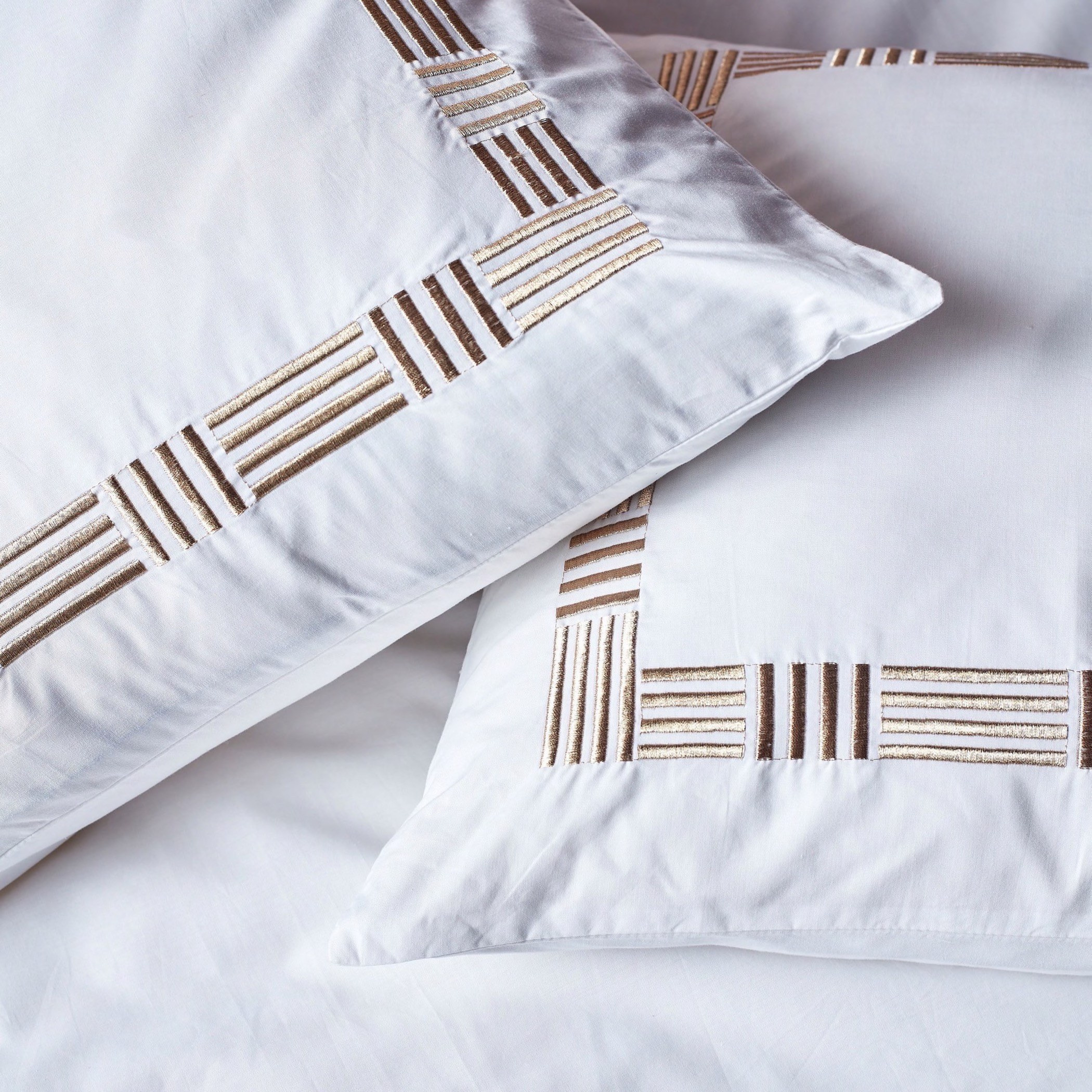 Hotel Luxe 3-Piece Super King Duvet Cover Set - 260x220 cm-household-bedding-duvetandcovers-duvetcovers-image-3